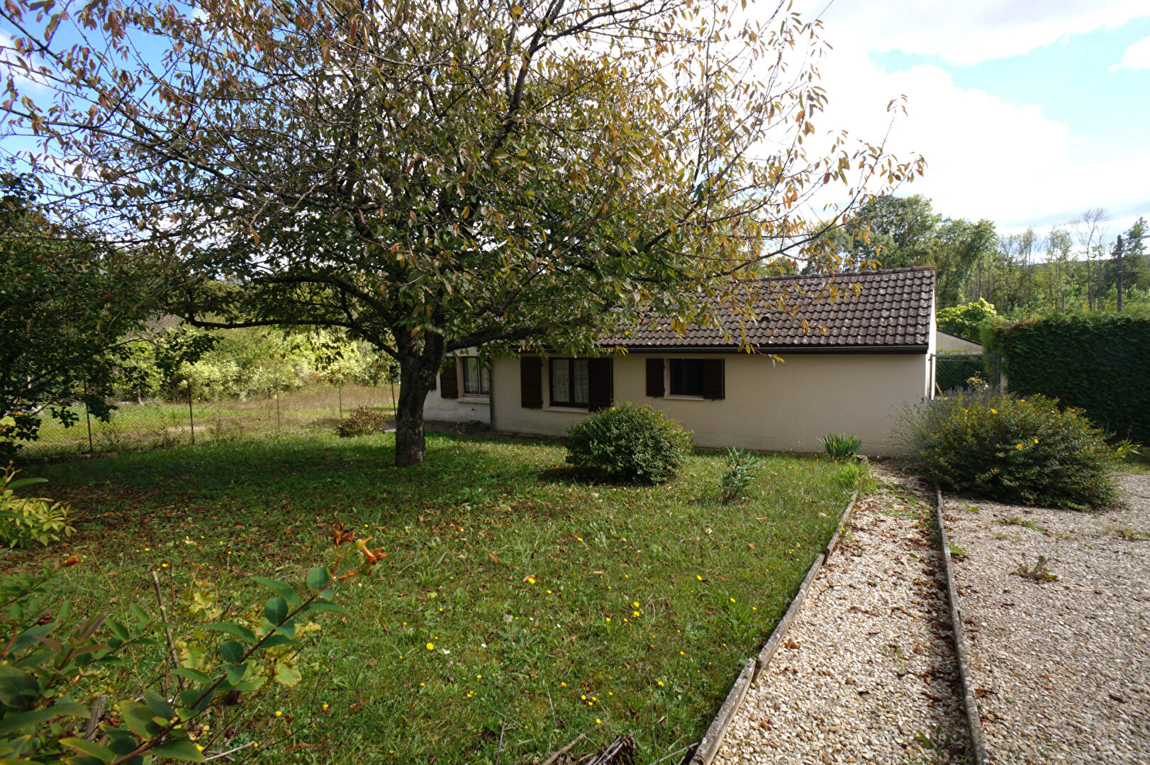 Photo Proche Joigny  maison de plain pied  au calme image 3/6