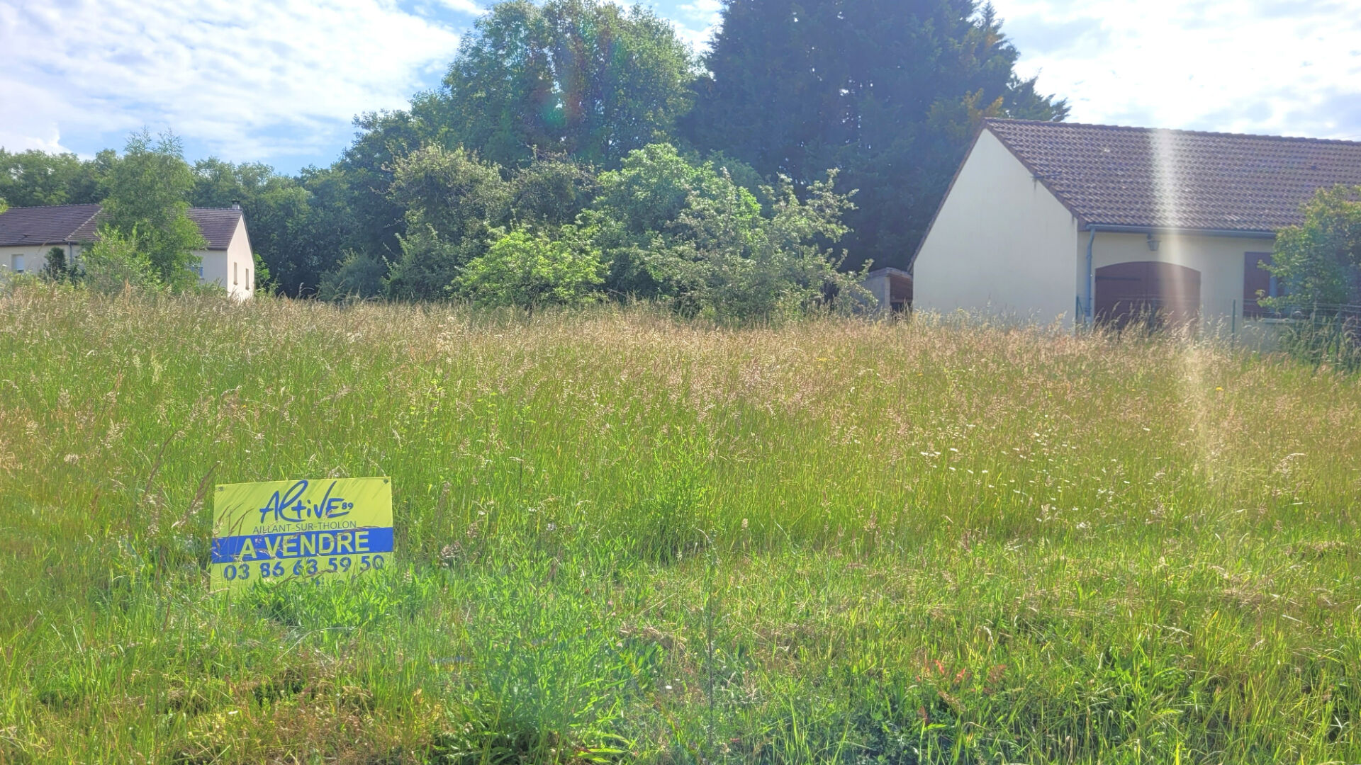 Photo Terrain constructible à St-Maurice-Thizouaille de 1860 m2 avec façade de 14m image 2/2