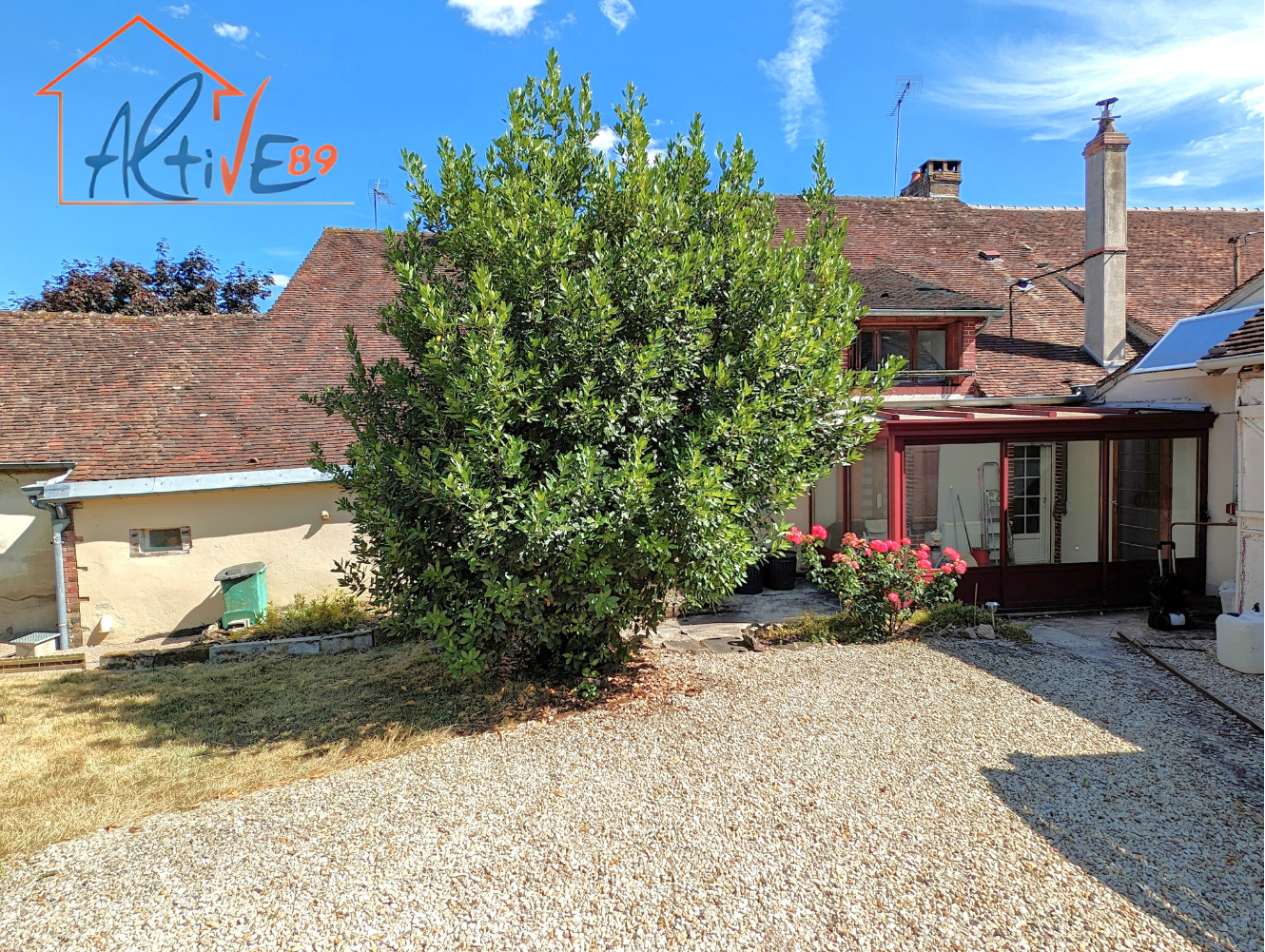 Maison dans le village de Saint Aubin Chateauneuf de 75m² habitable et jardin entre Toucy et Aillant.