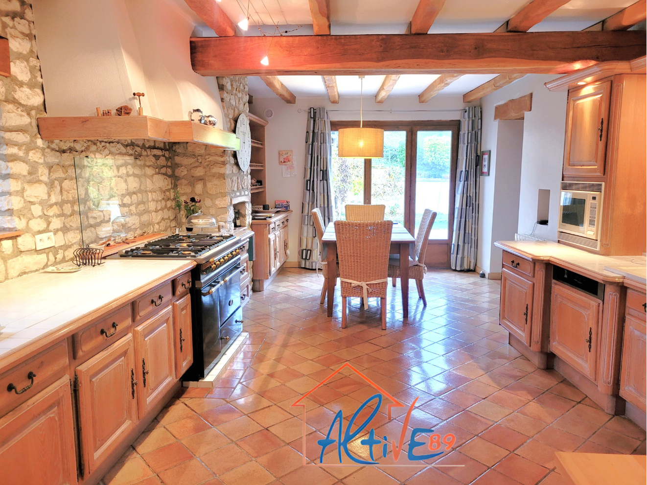 Photo Ancienne fermette rénovée avec goût du 19ème siècle - Secteur Joigny Champlay 5 minutes gare et 1H15 de PARIS image 5/6