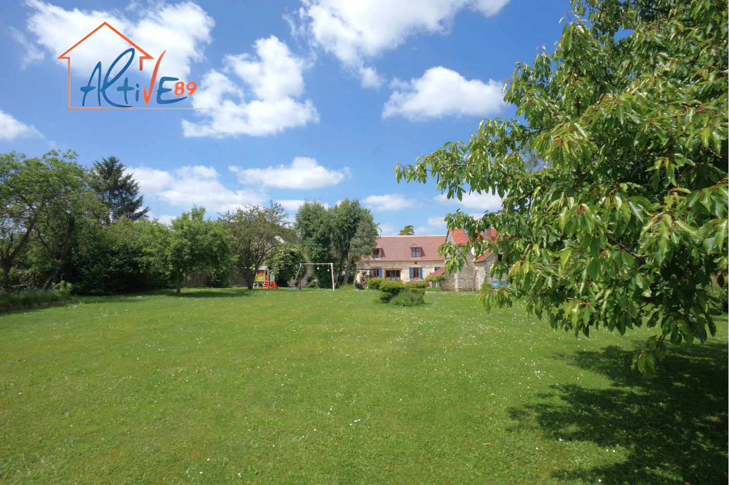 Photo Propriété composée de plusieurs bâtiments sur le secteur de Lindry de 275m² à 10-15 minutes d'Auxerre sans travaux image 4/6