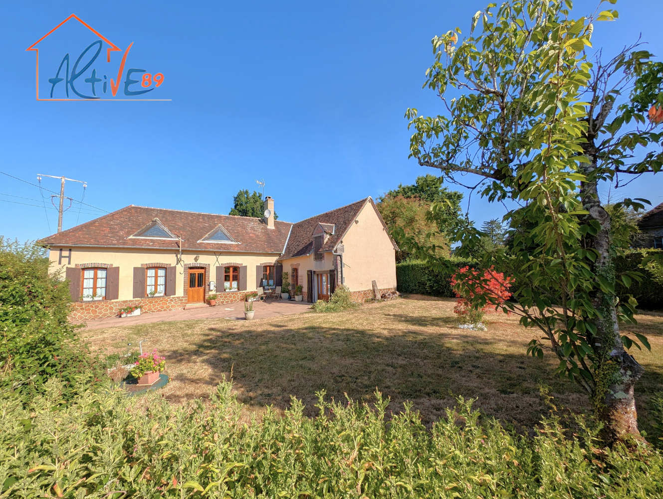 Maison ancienne rénovée sur la commune Des Ormes de 113m² habitable et jardin de 1000m²