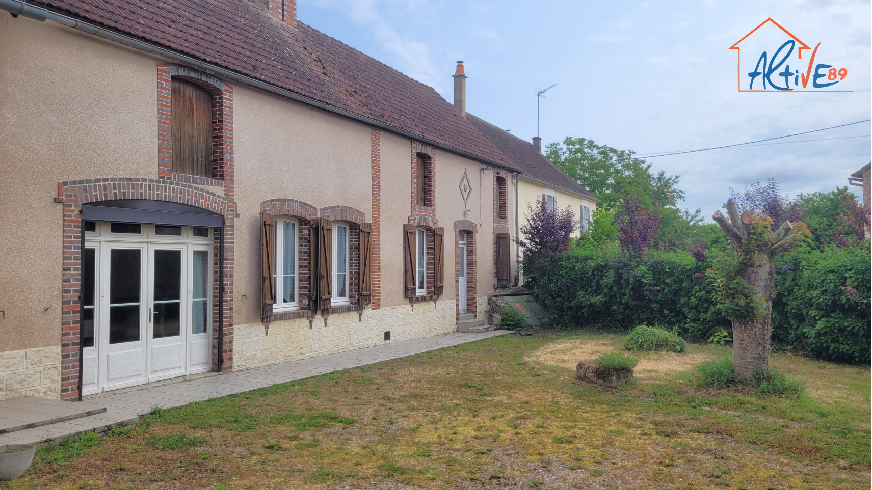 Photo Maison ancienne de plain pied sur la commune de Lindry de 156m² habitable et jardin de 1256m² image 3/6