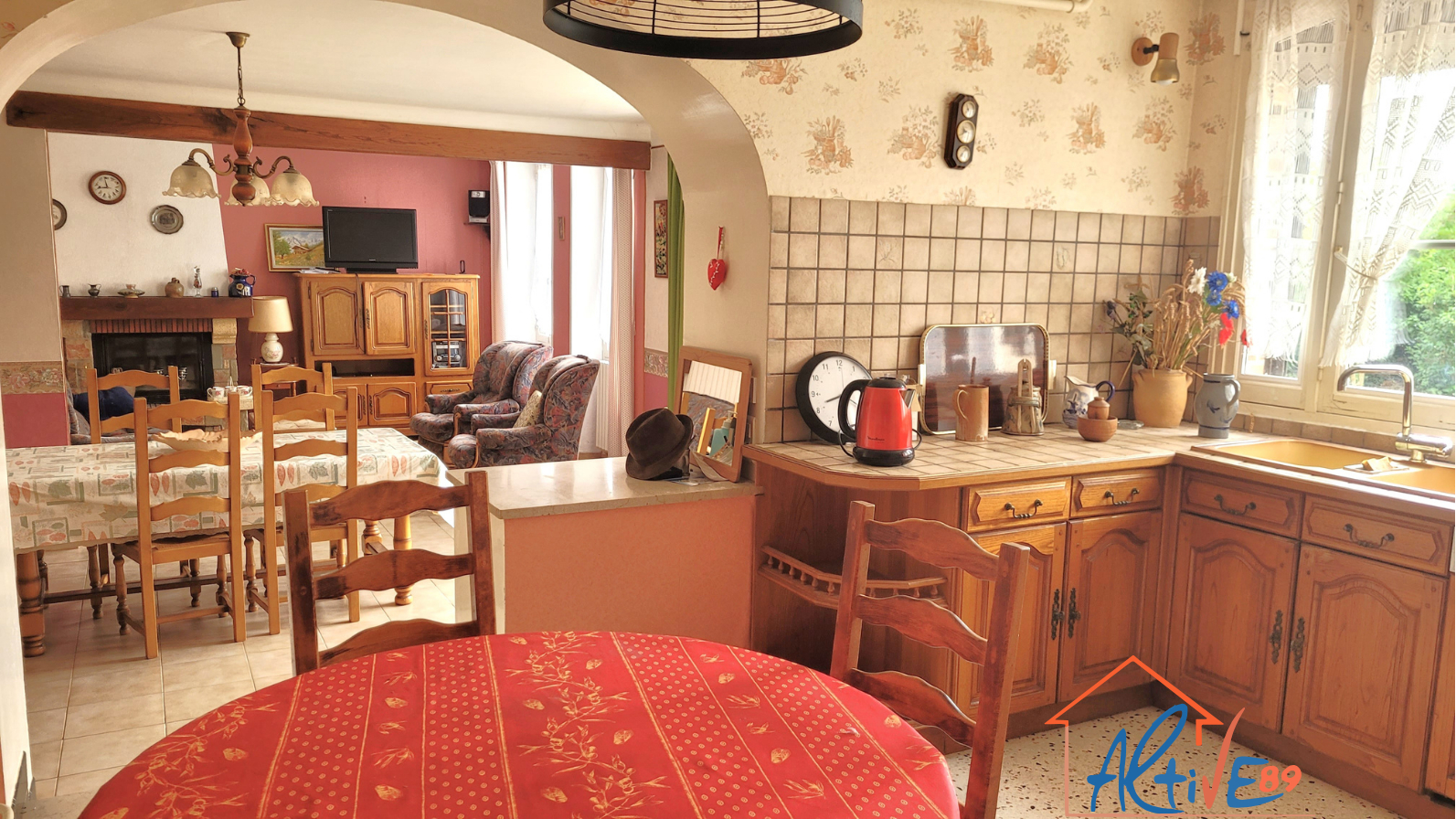 Photo Maison ancienne de plain pied sur la commune de Lindry de 156m² habitable et jardin de 1256m² image 4/6