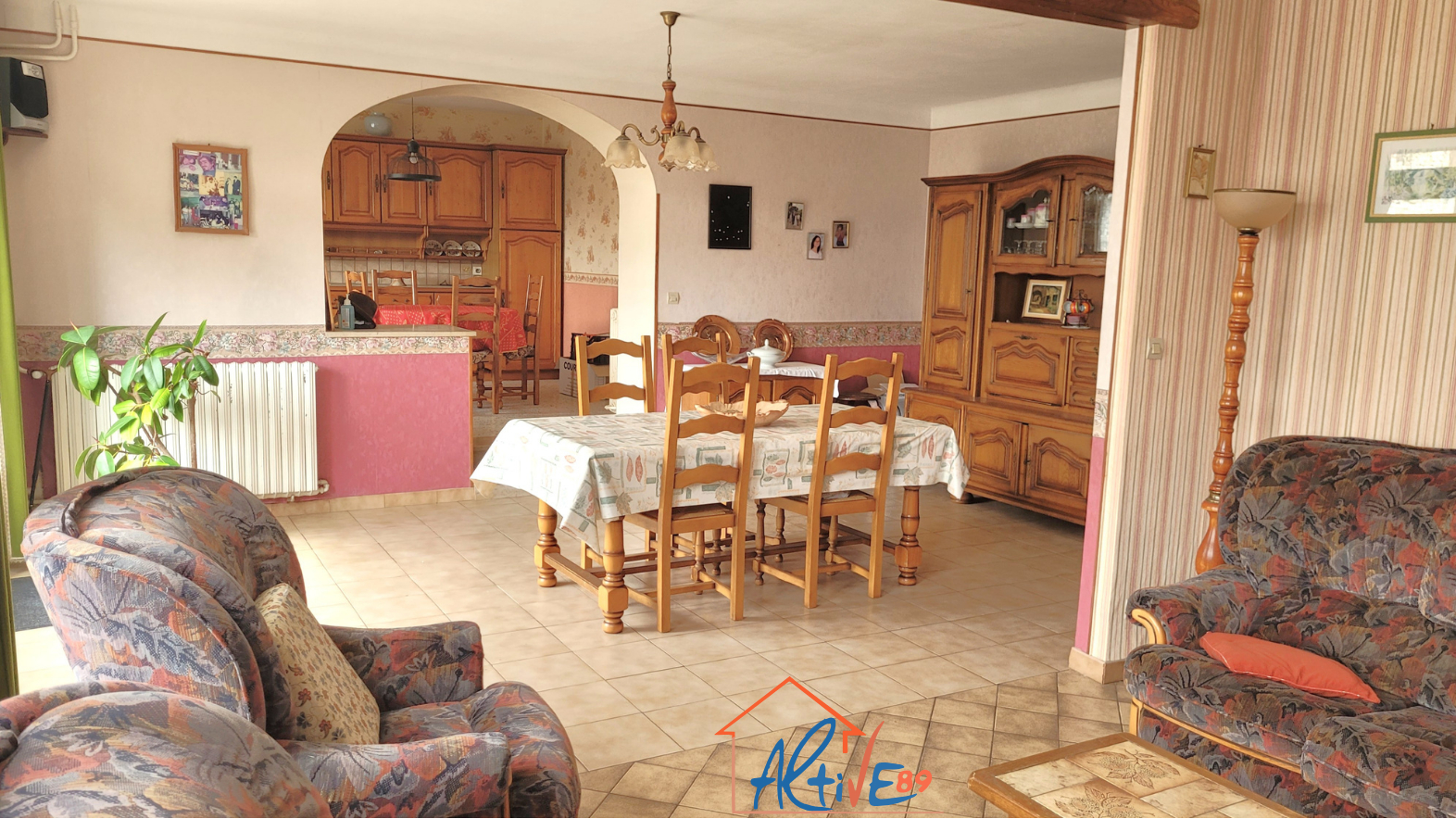 Photo Maison ancienne de plain pied sur la commune de Lindry de 156m² habitable et jardin de 1256m² image 5/6