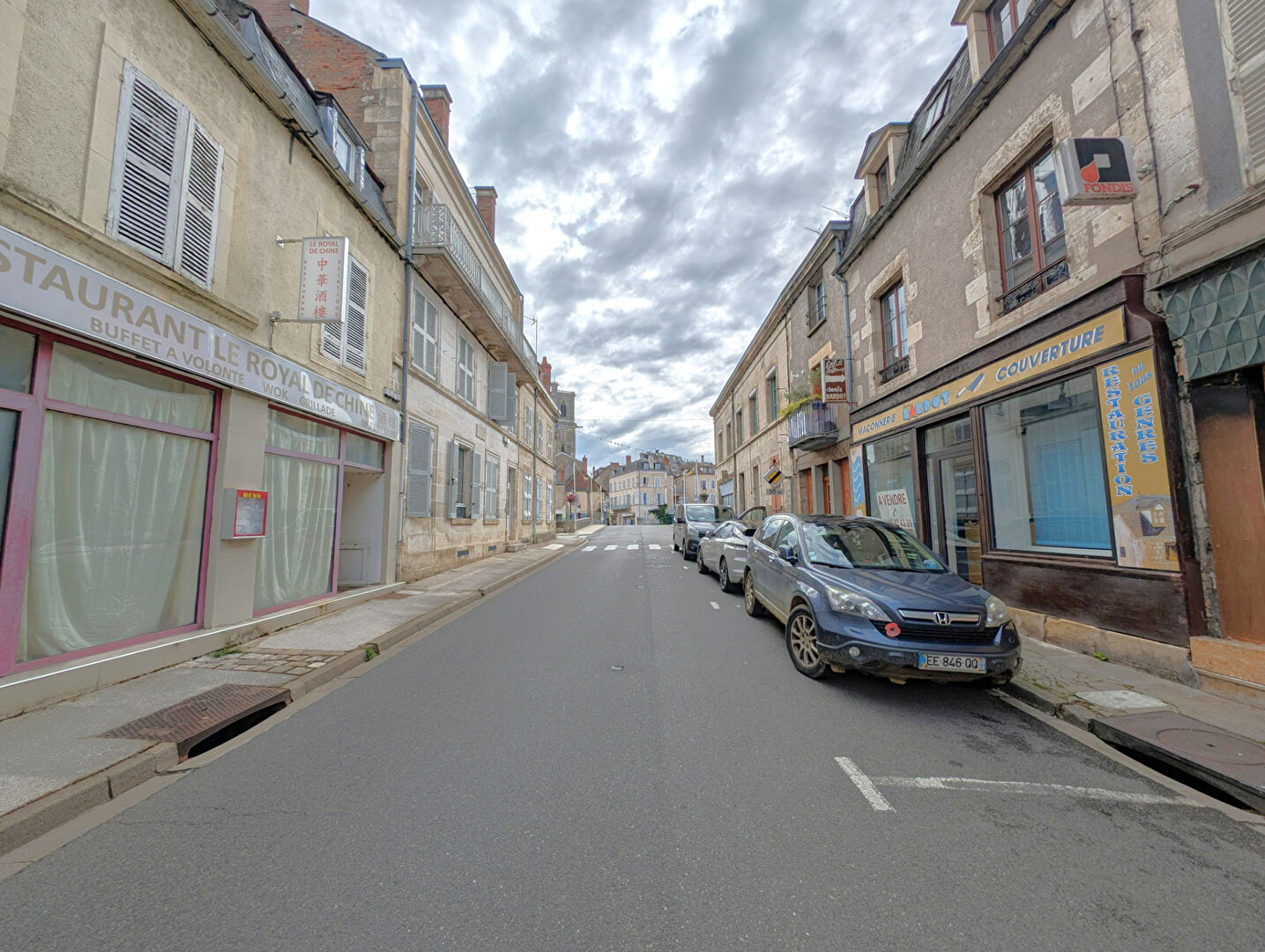 Photo Immeuble à Clamecy sur 3 niveaux de 180m² avec dépendance à l'arrière image 2/6