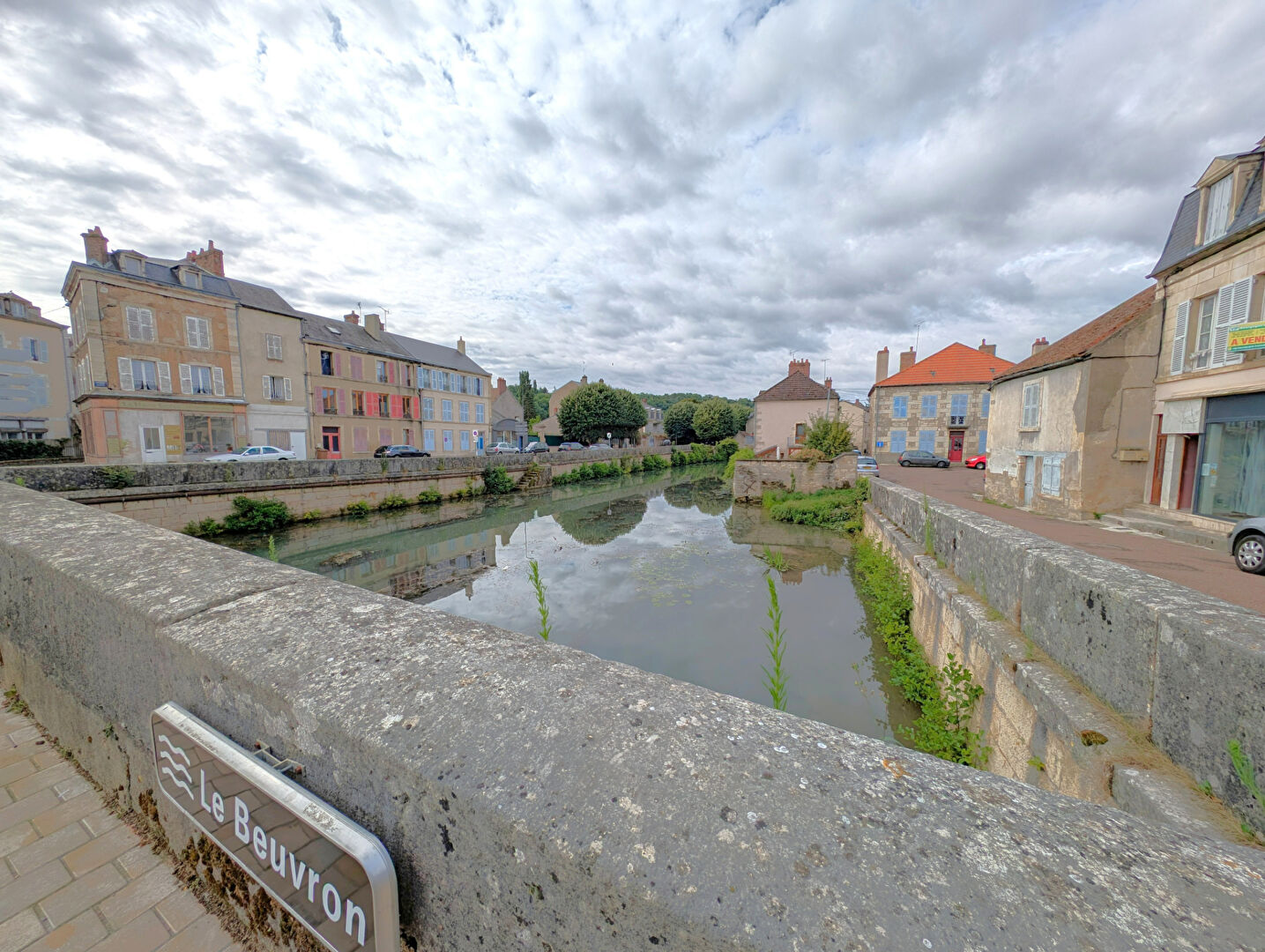 Photo Immeuble à Clamecy sur 3 niveaux de 180m² avec dépendance à l'arrière image 4/6