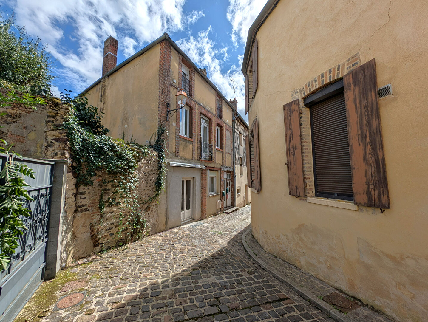Immeuble centre de Toucy composé de 3 logements