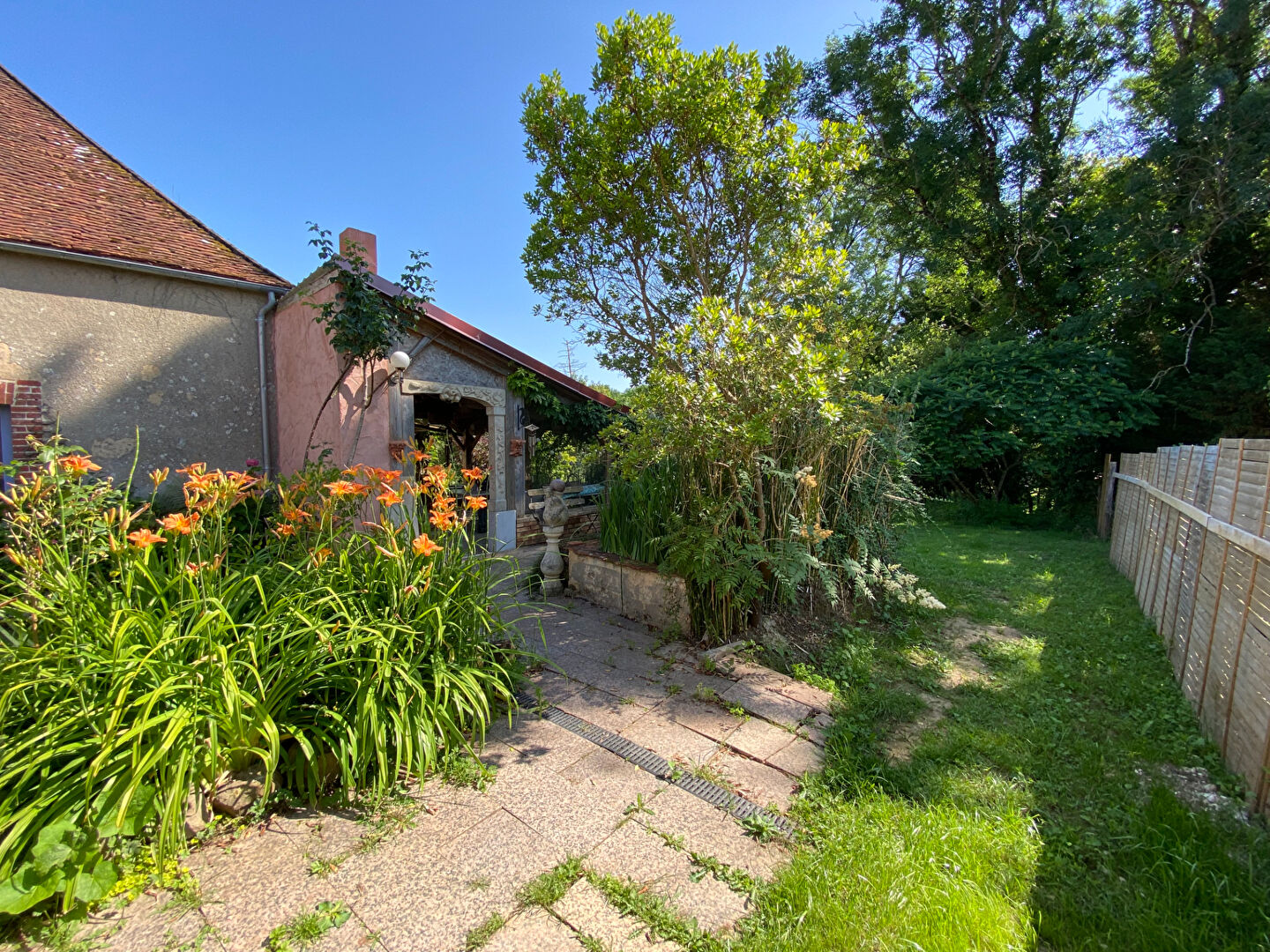 Photo Maison de charme rénovée avec jardin soigné à Toucy image 3/6