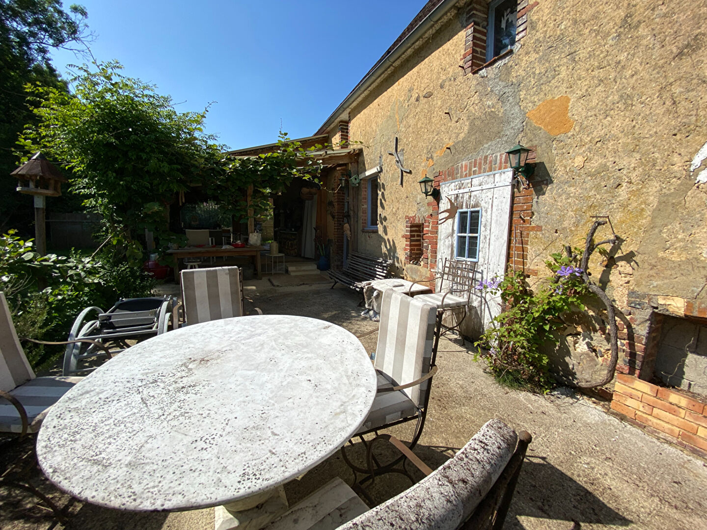 Photo Maison de charme rénovée avec jardin soigné à Toucy image 6/6