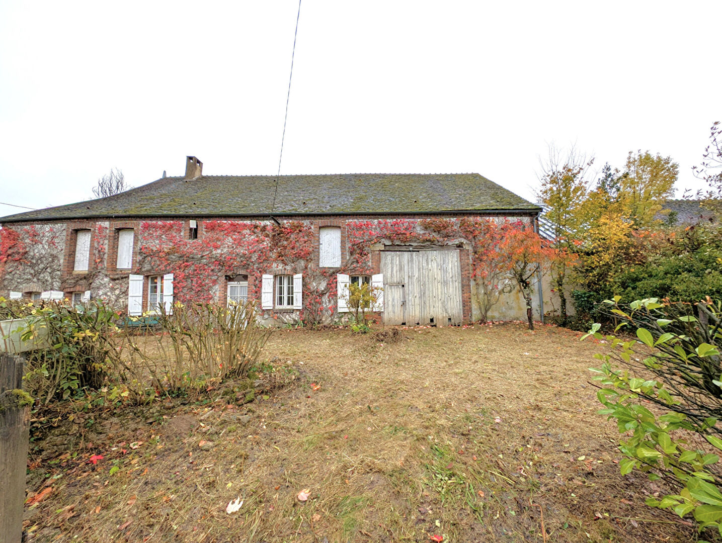 Photo Maison ancienne sur La Ferte Loupiere proche sortie autoroute, environnement calme image 1/6