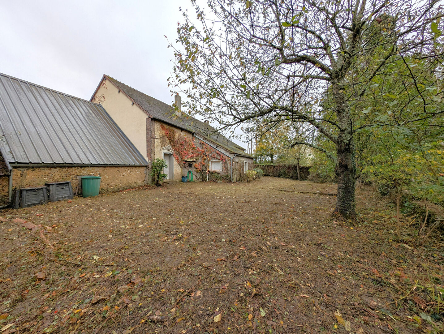 Photo Maison ancienne sur La Ferte Loupiere proche sortie autoroute, environnement calme image 2/6