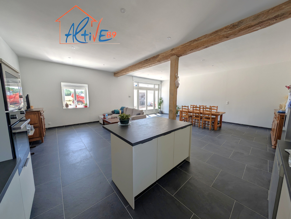 Photo Proche de Pourrain, maison de plain pied sur la commune de Diges de 177m² avec terrain de 3900m² et garage image 3/6