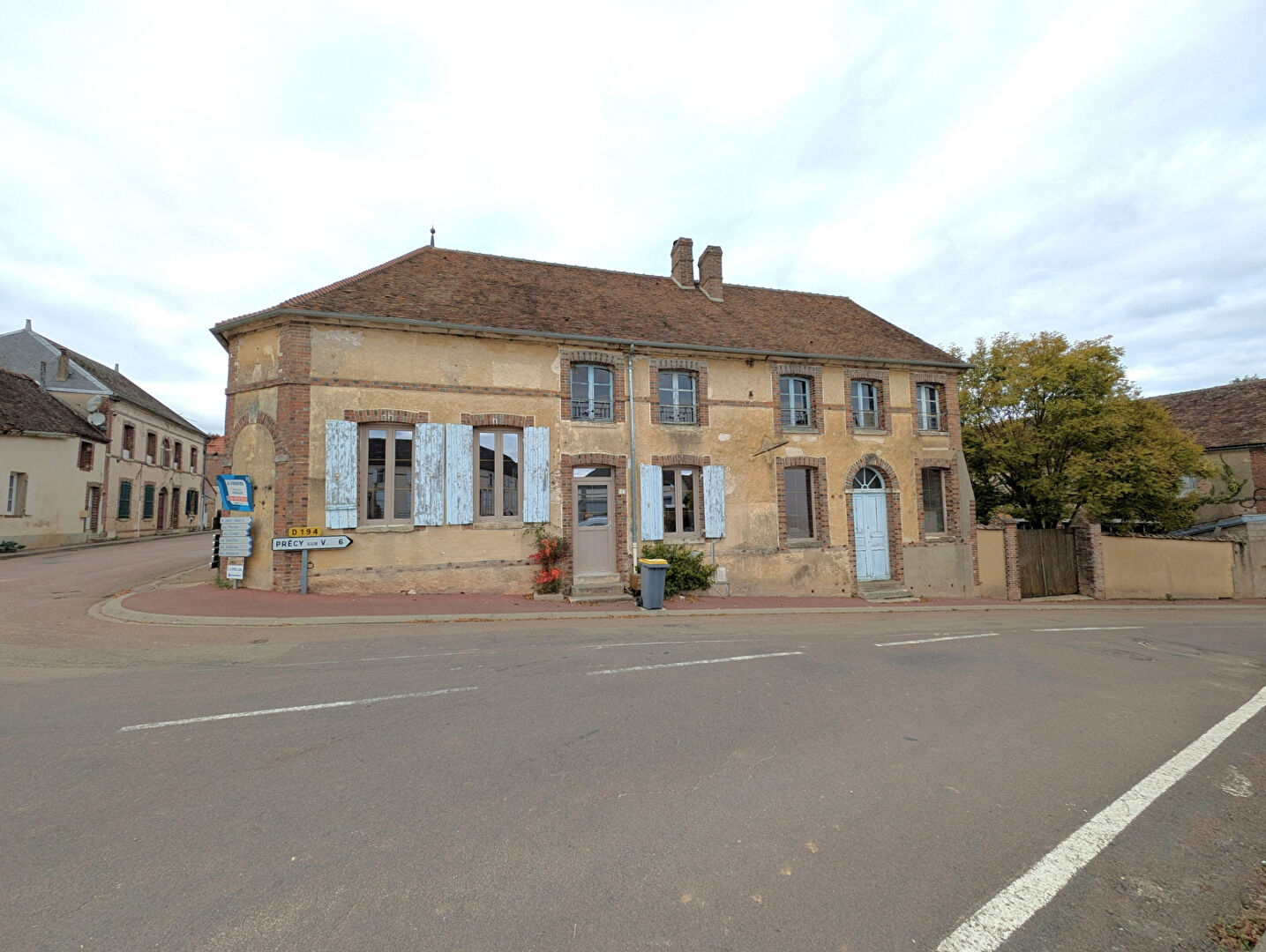 Maison sur la commune de Cudot entre Courtenay et Joigny sur jardin de 900m² avec dépendances