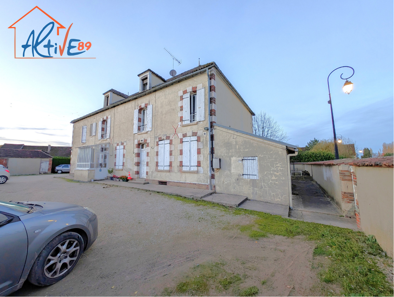 Immeuble sur la commune d'Hery 332 m2 composé de 8 logements actuellement loués.