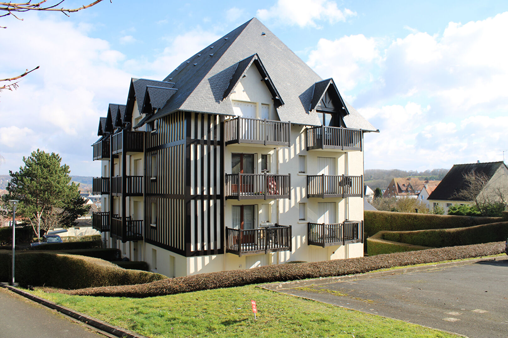 Agence immobilière de AMAJADE IMMOBILIER Saint Arnoult - AMAJADE IMMOBILIER