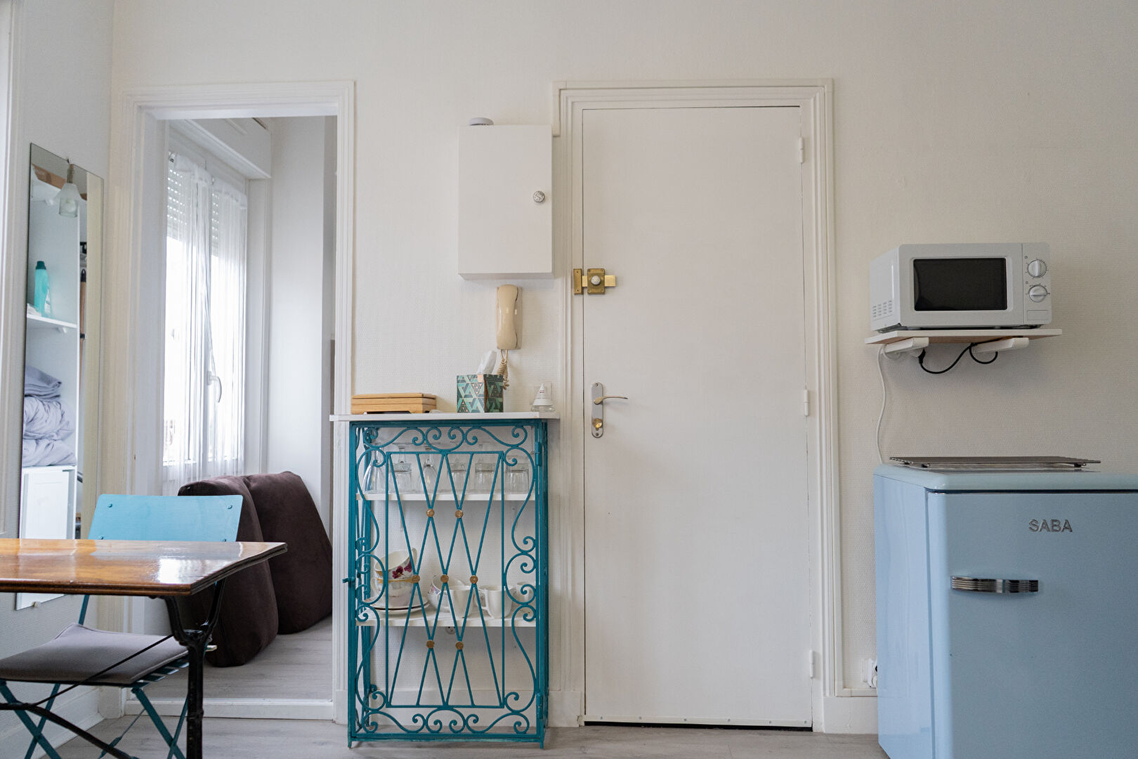 Photo ENTRE LA PLACE MORNY ET LA PLAGE, Charmant studio dans une Villa de 1930... image 2/6