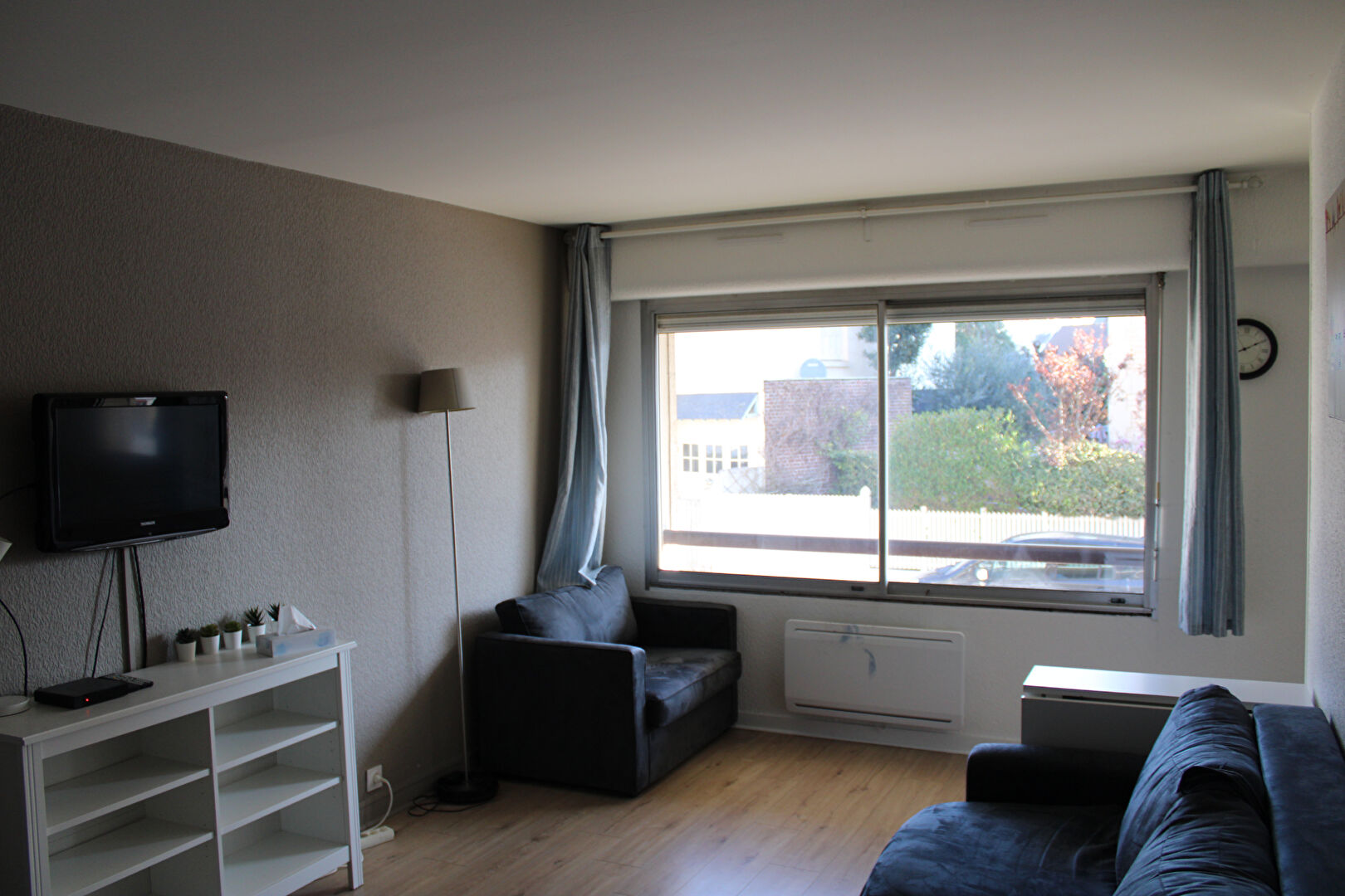 Photo A PROXIMMITE IMMEDIATE DE LA PLACE MORNY ET DE LA GARE, Beau studio de 27 m2... image 2/4