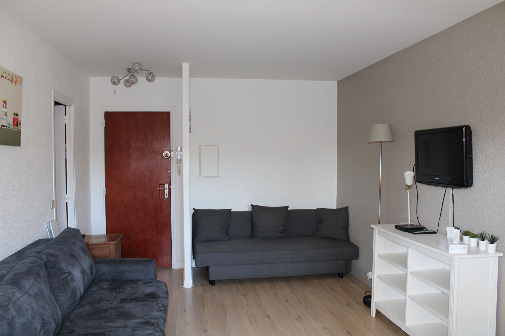 Photo A PROXIMMITE IMMEDIATE DE LA PLACE MORNY ET DE LA GARE, Beau studio de 27 m2... image 3/4