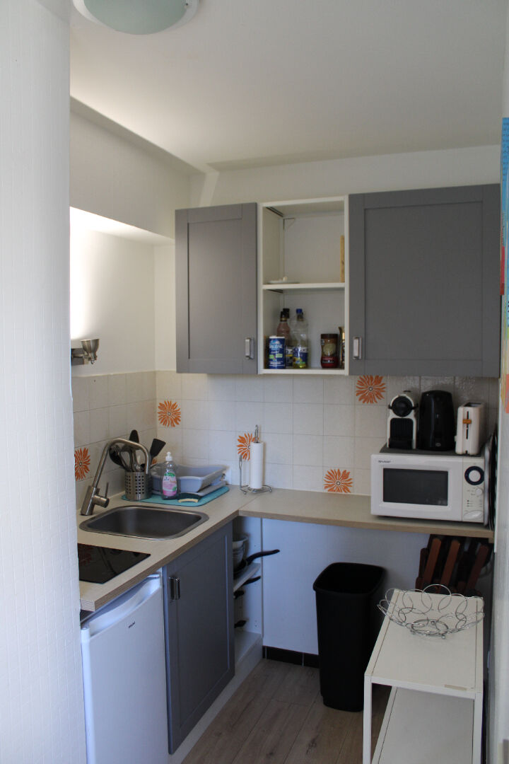 Photo A PROXIMMITE IMMEDIATE DE LA PLACE MORNY ET DE LA GARE, Beau studio de 27 m2... image 4/4