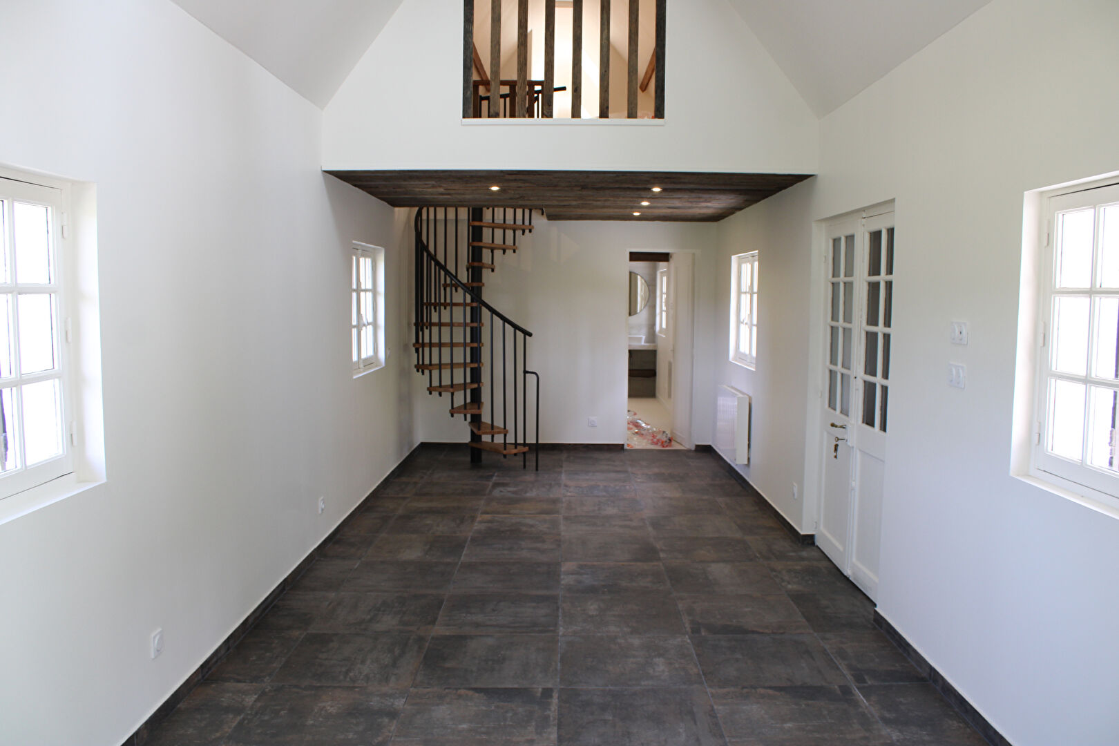 Photo ENTRE TROUVILLE SUR MER & HONFLEUR, Belle longère de 3 chambres entièrement rénovée... image 2/6