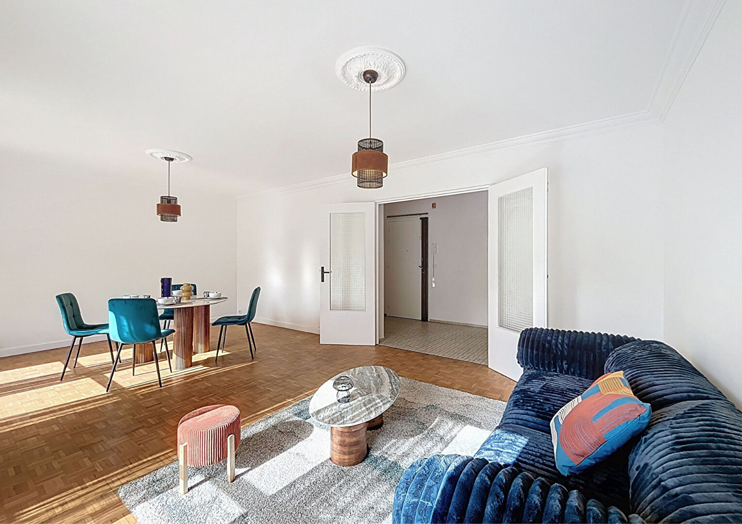 Photo TOLSTOI 163 - T3 meublé de 94m² avec balcons, cave et garage - VILLEURBANNE-GRAND CLEMENT image 2/6