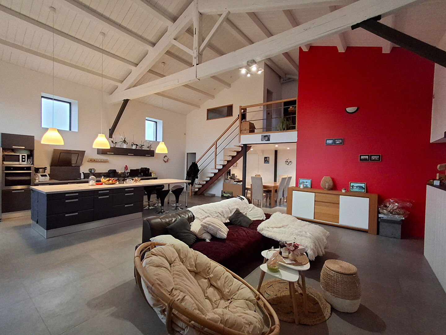 Ensemble immobilier Maison LOFT + 2 hangars (400m²+ 130m²)