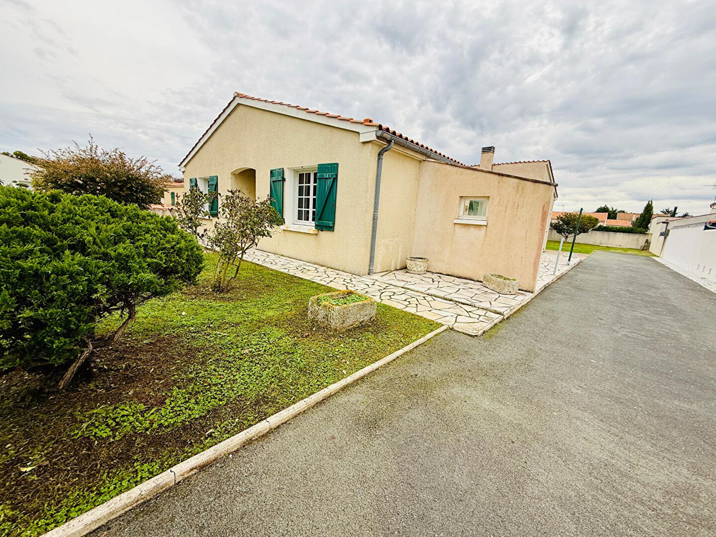 Châtelaillon-Plage : Maison à fort potentiel avec superbe terrain