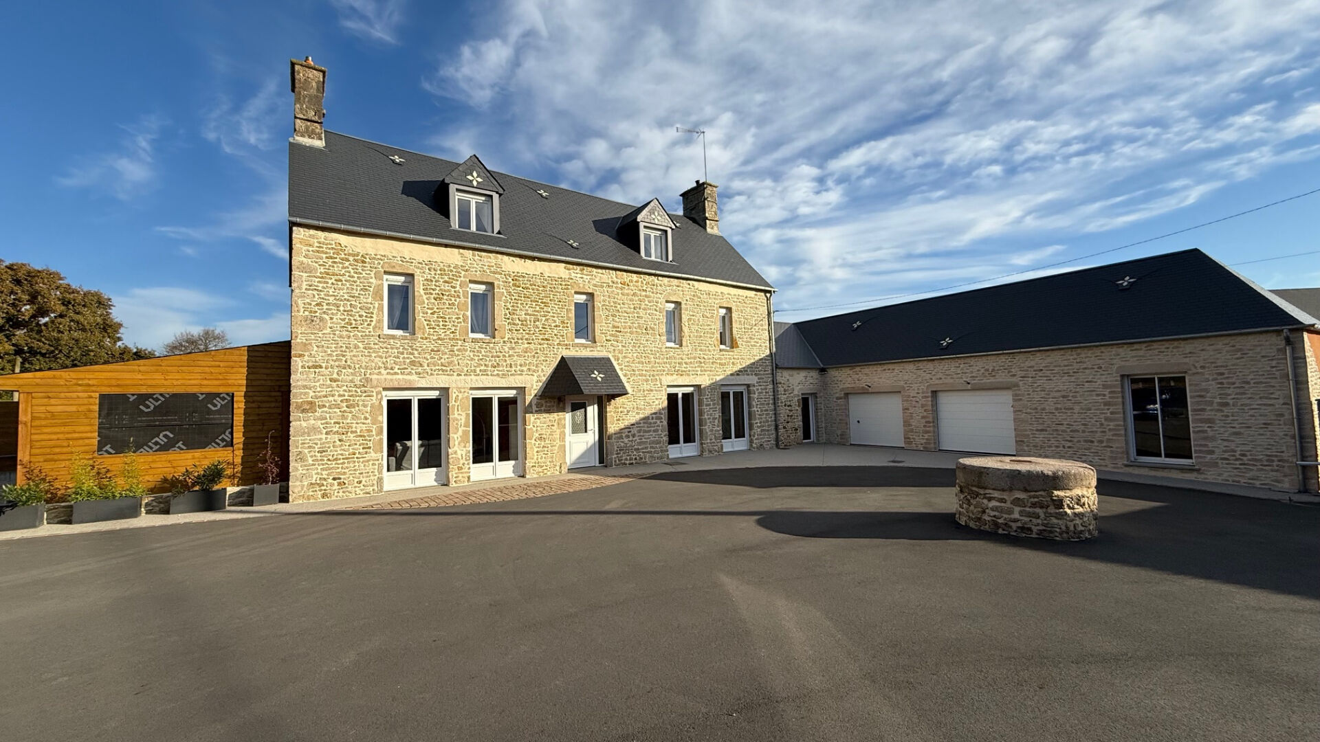 Photo PICAUVILLE - MAISON EN PIERRE ENTIEREMENT RENOVEE image 1/6