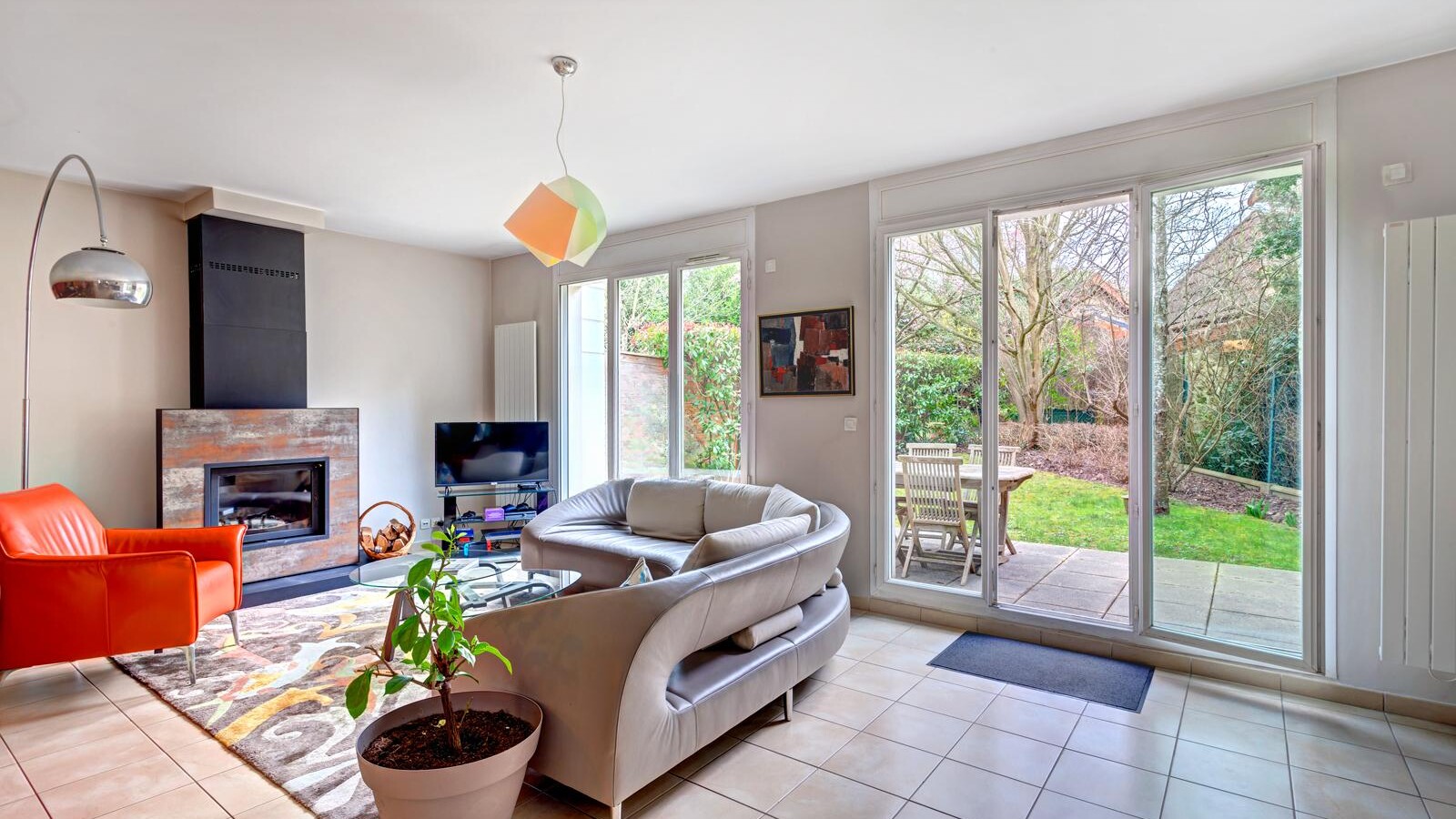 Maison 5 pièces avec terrasse et jardin