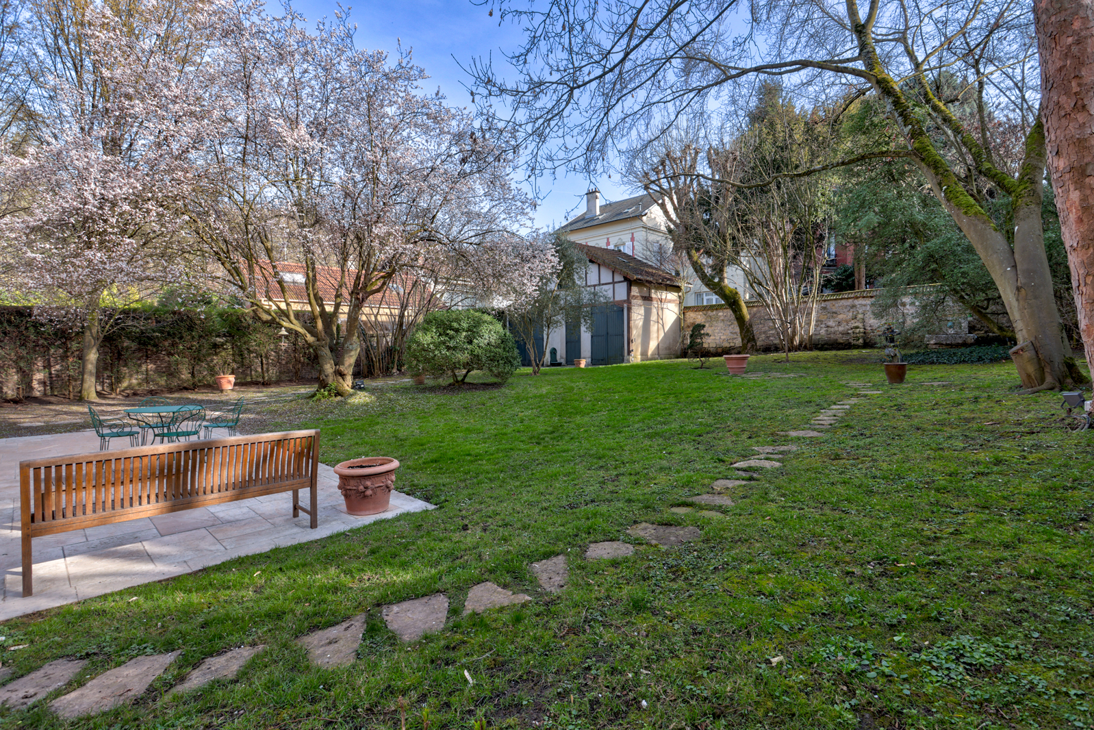 Agence immobilière de APPARTEMENTS ET MAISONS Meudon - APPARTEMENTS ET MAISONS Sèvres