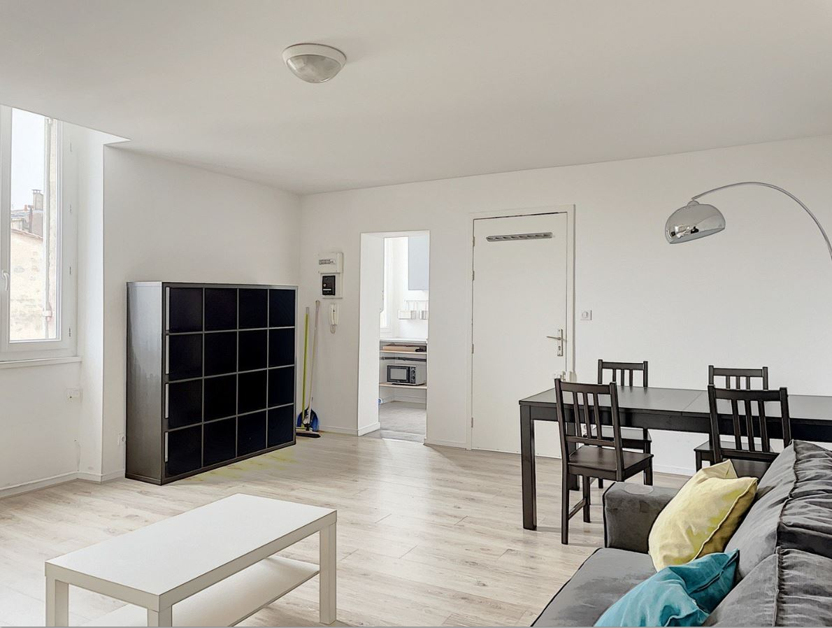 Photo Grand T2 meublé ensoleilé proche St Seurin image 2/4