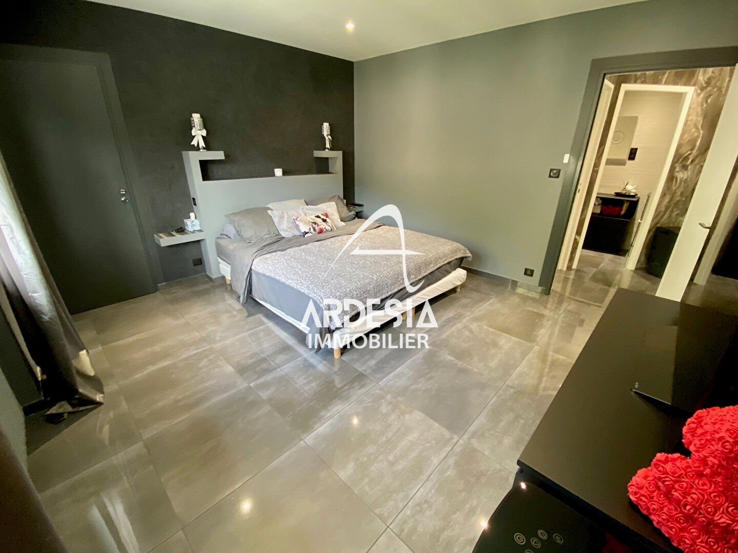 Photo APPARTEMENT 3 CHAMBRES au centre ville de Saint Jean de Maurienne avec garage double image 4/6