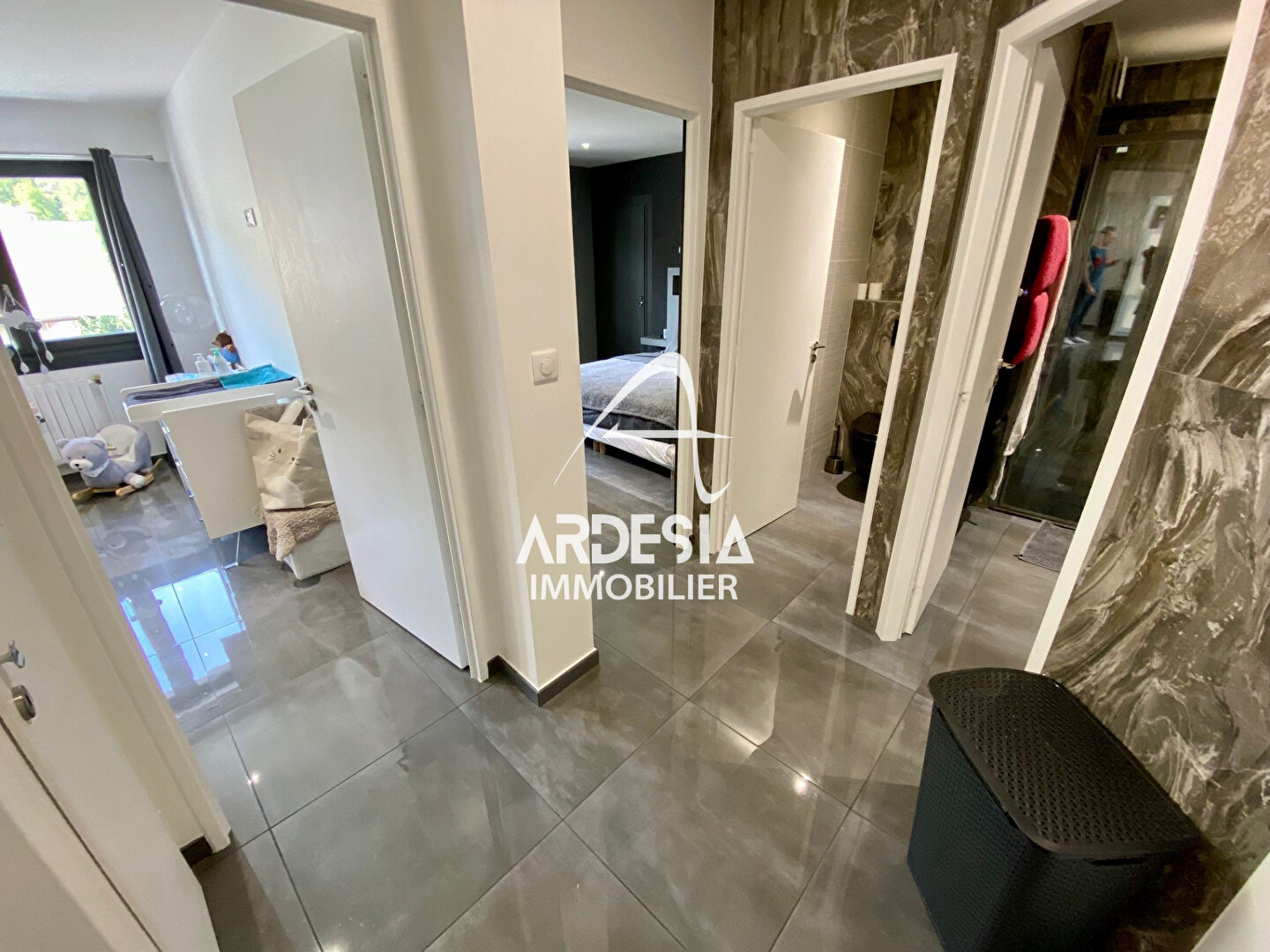 Photo APPARTEMENT 3 CHAMBRES au centre ville de Saint Jean de Maurienne avec garage double image 6/6