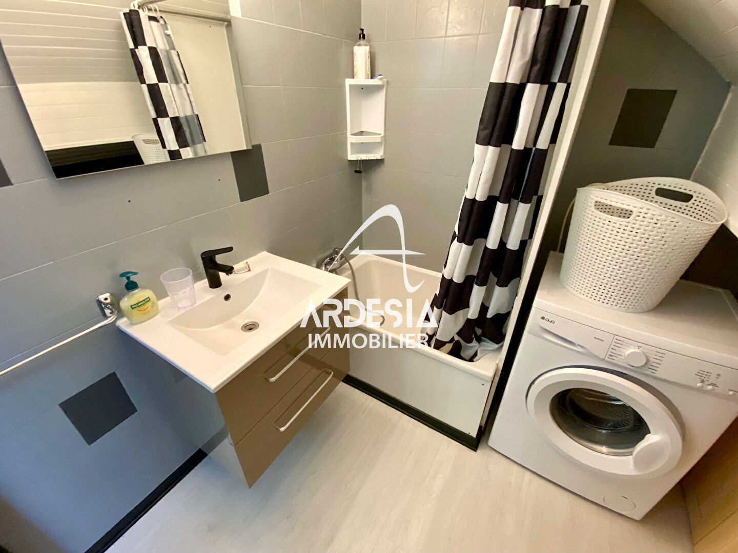 Photo Jarrier, Appartement T2 d'une surface de 46,5m² au sol, et 27,5 m² loi carrez image 6/6