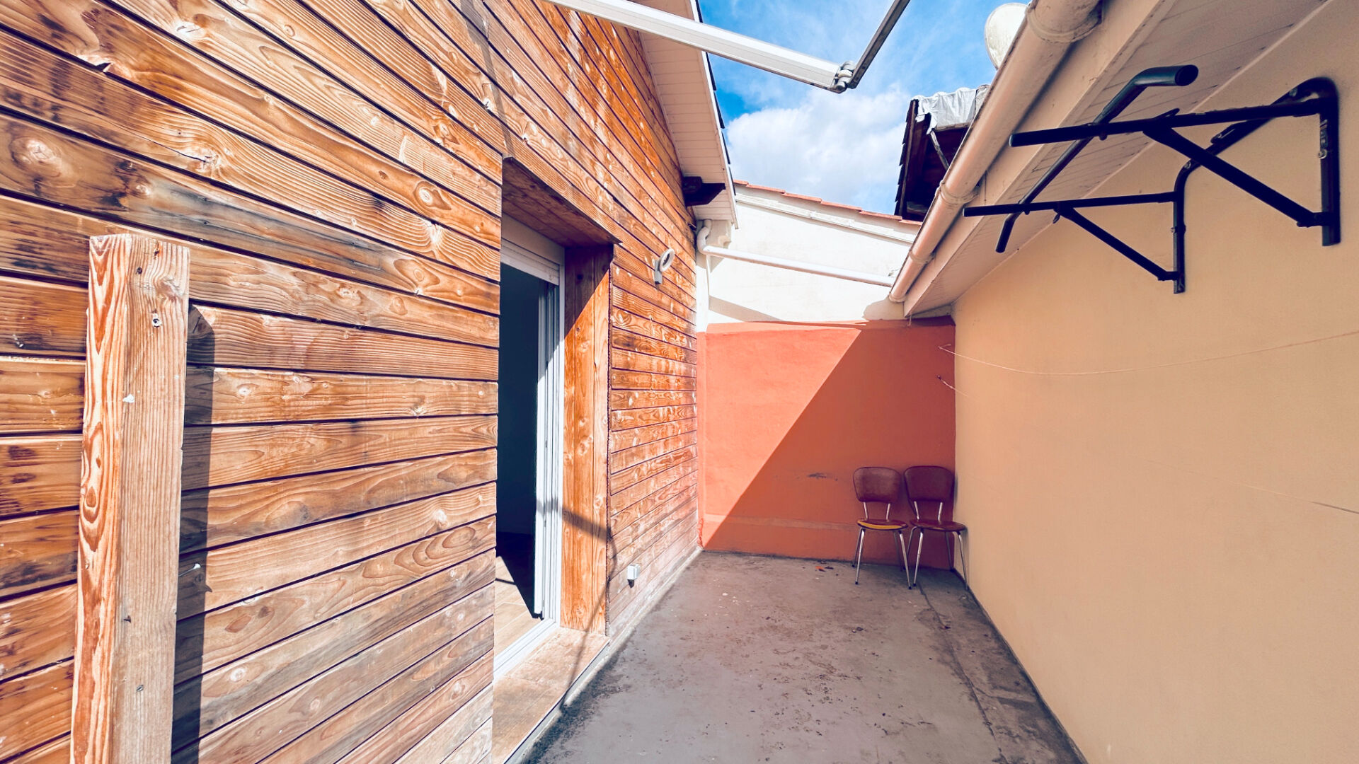 Photo A LOUER MAISON DE VILLE AVEC TERRASSE - CENON PROCHE AVENUE JEAN JAURES image 1/6