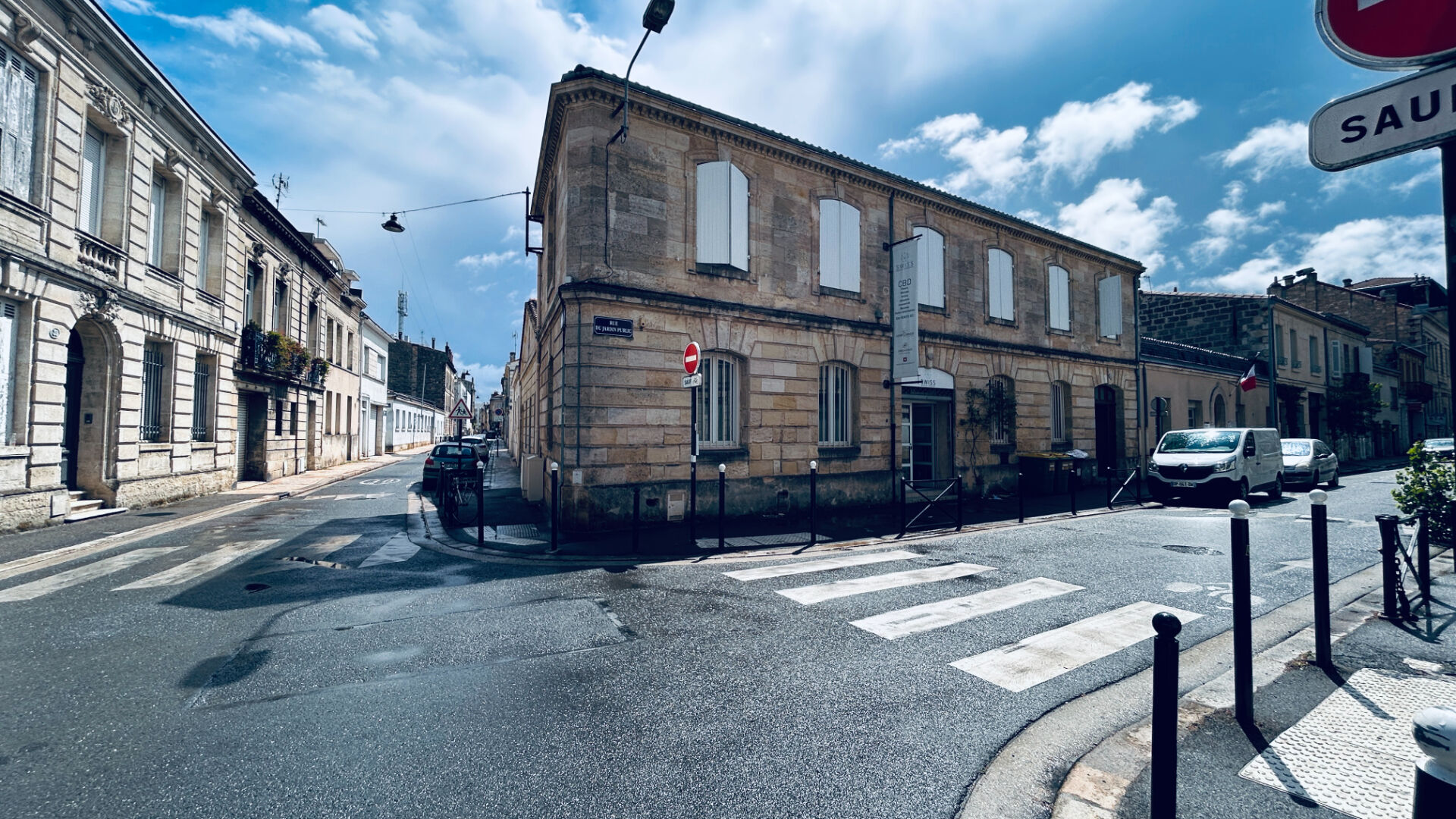 A LOUER LOCAL PROFESSIONNEL OU COMMERCIAL - SECTEUR BORDEAUX CHARTRONS