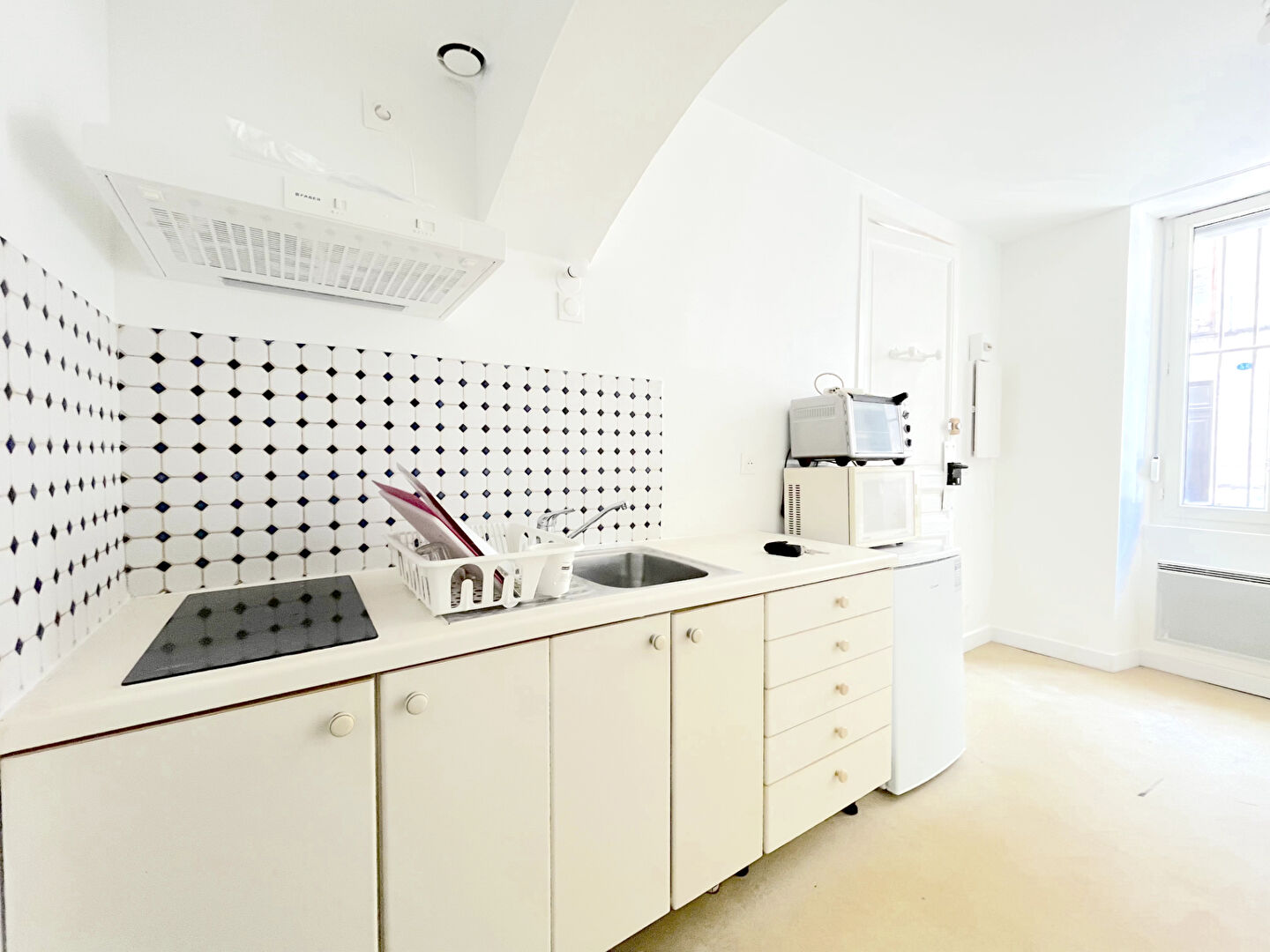 Photo A LOUER APPARTEMENT DE TYPE 2 MEUBLE - BORDEAUX PLACE PAUL DOUMER image 2/5