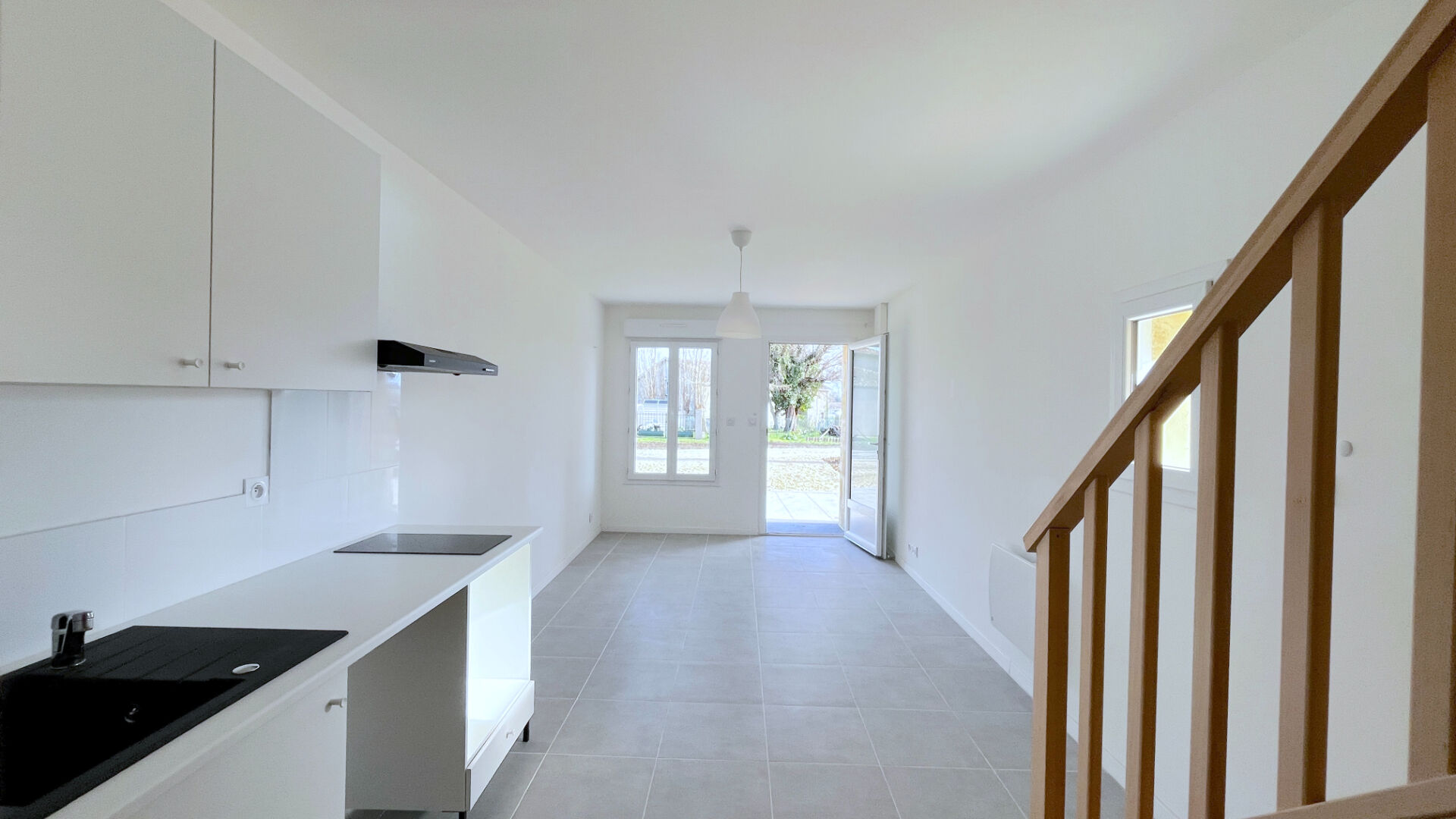 A LOUER MAISON DE TYPE 2 AVEC EXTERIEUR - SECTEUR PUGNAC