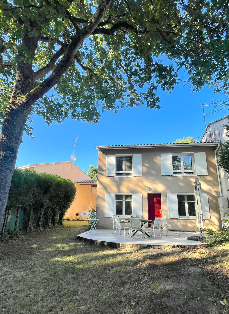 A LOUER MAISON DE TYPE 4 AVEC GARAGE ET JARDIN - AMBARES ET LAGRAVE CENTRE