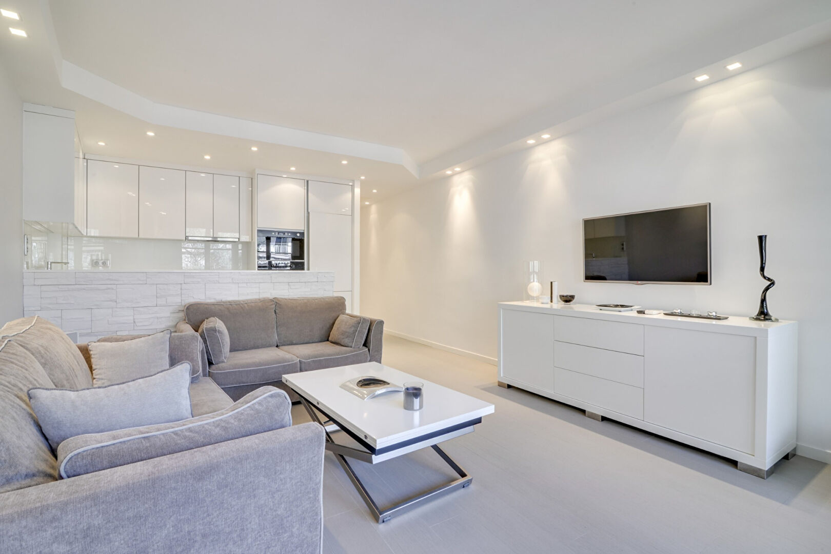 Photo CANNES QUARTIER BANANE-2 PIECES AVEC TERRASSE image 2/6