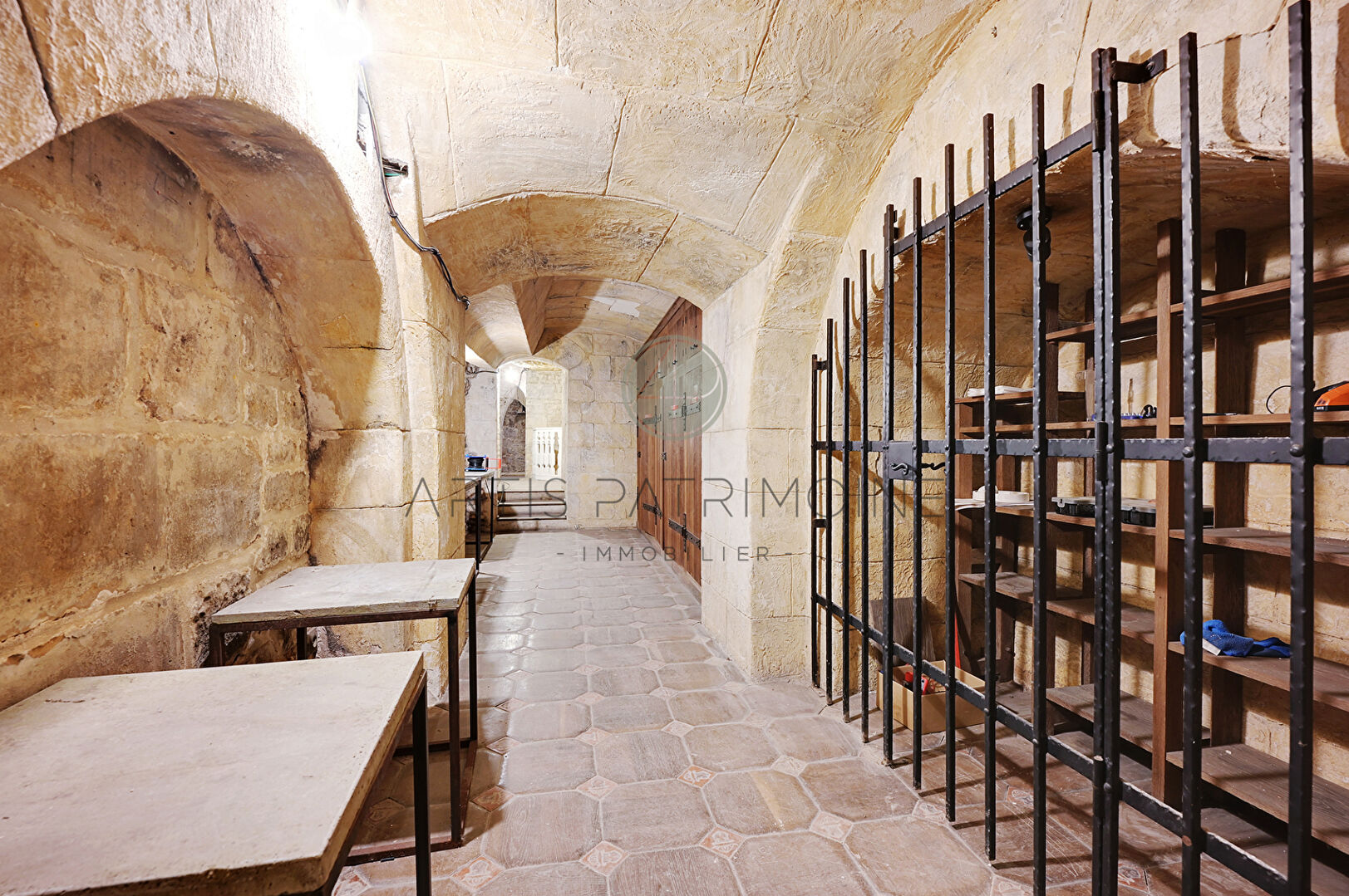 Photo Local commercial 180m2- Saint-Germain des près. image 2/6