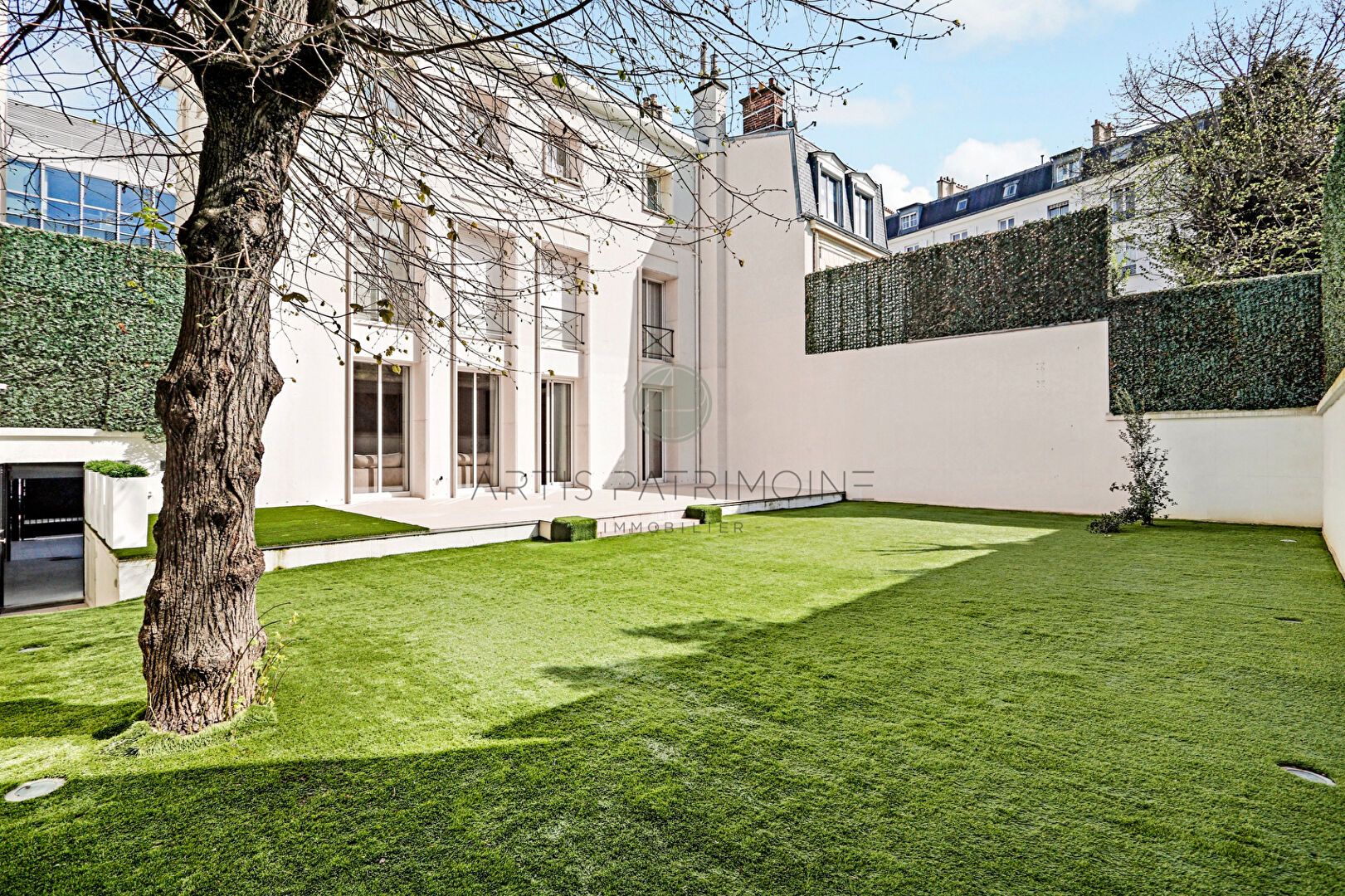 Photo Neuilly - Hôtel particulier avec jardin - 5 chambres image 2/6