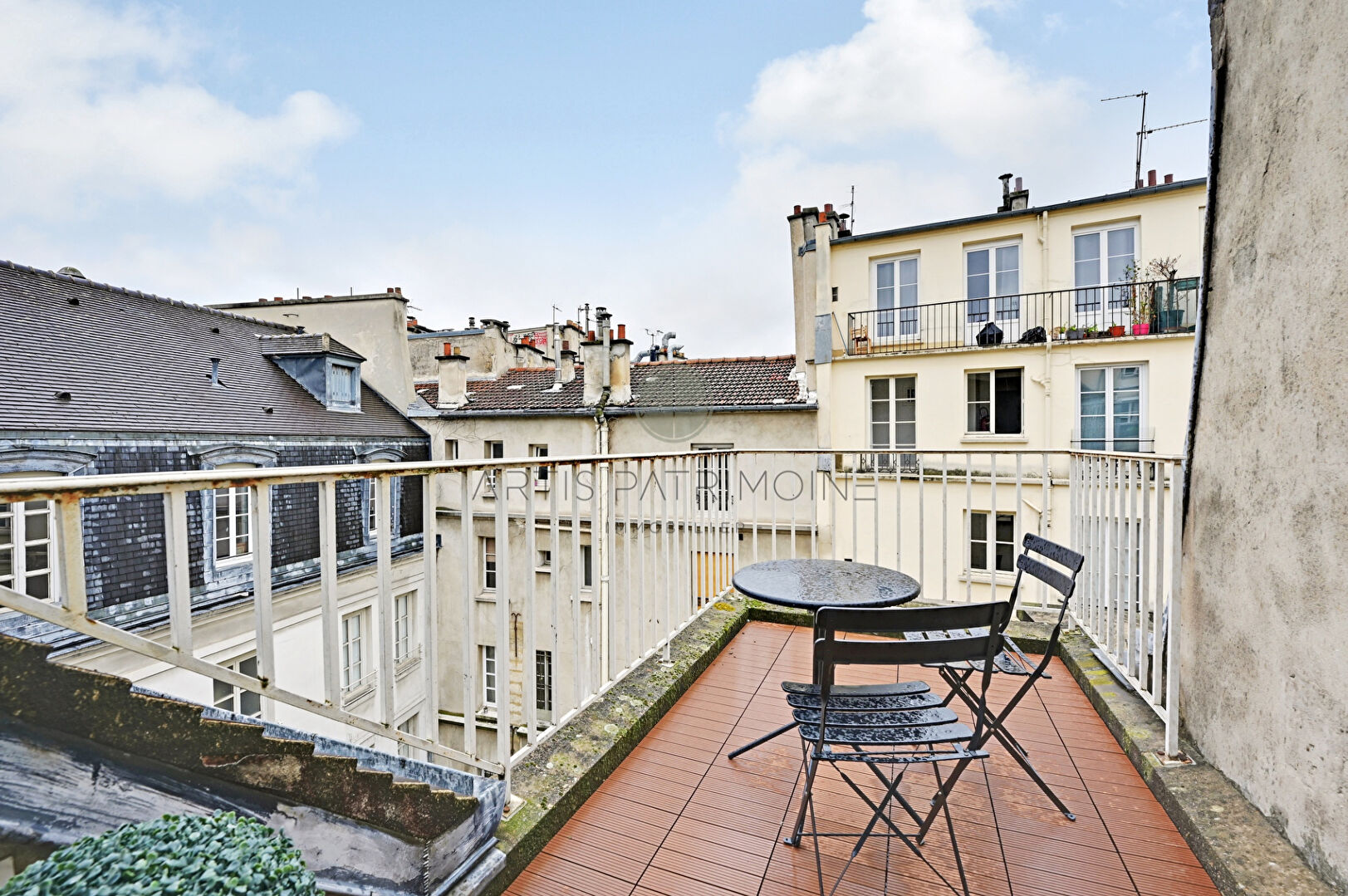 PARIS  VI - SAINT-GERMAIN-DES-PRÉS - DUPLEX AU DERNIER ETAGE AVEC TERRASSE