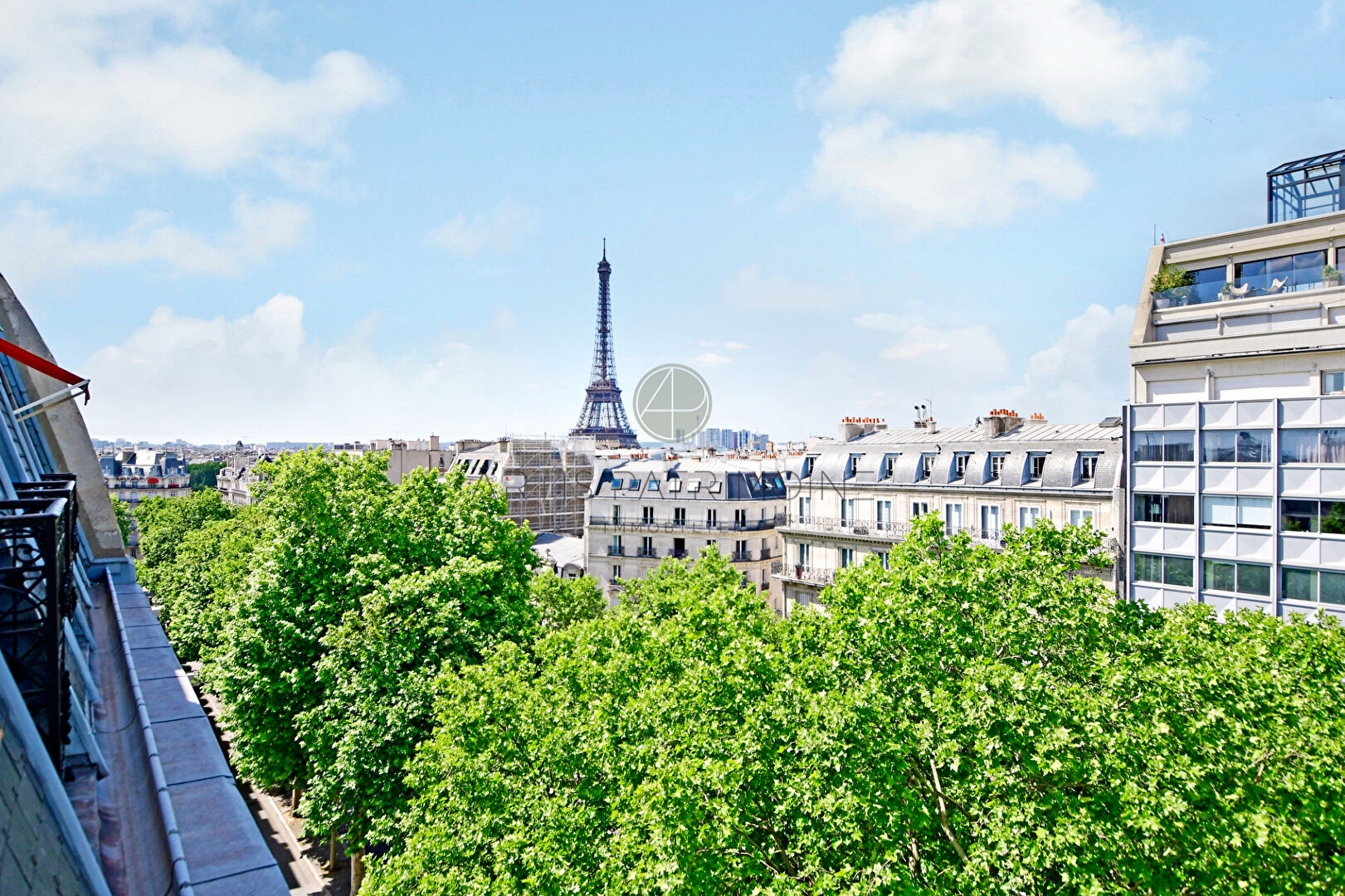 PARIS VIII - Marceau - Appartement refait à neuf vue Tour Eiffel