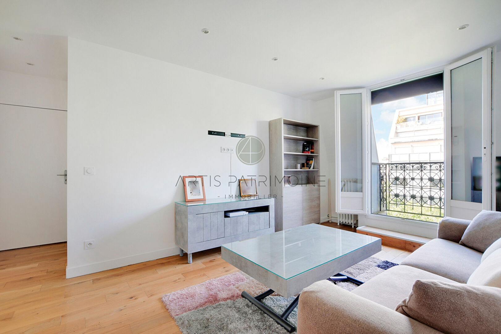 Photo PARIS VIII - Marceau - Appartement refait à neuf vue Tour Eiffel image 2/6