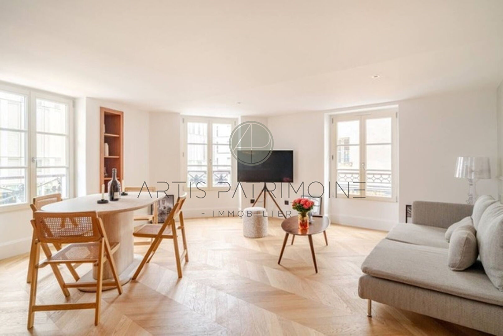 PARIS VII - SAINT-THOMAS-D'AQUIN - APPARTEMENT DE 65M² ENTIÈREMENT REFAIT À NEUF