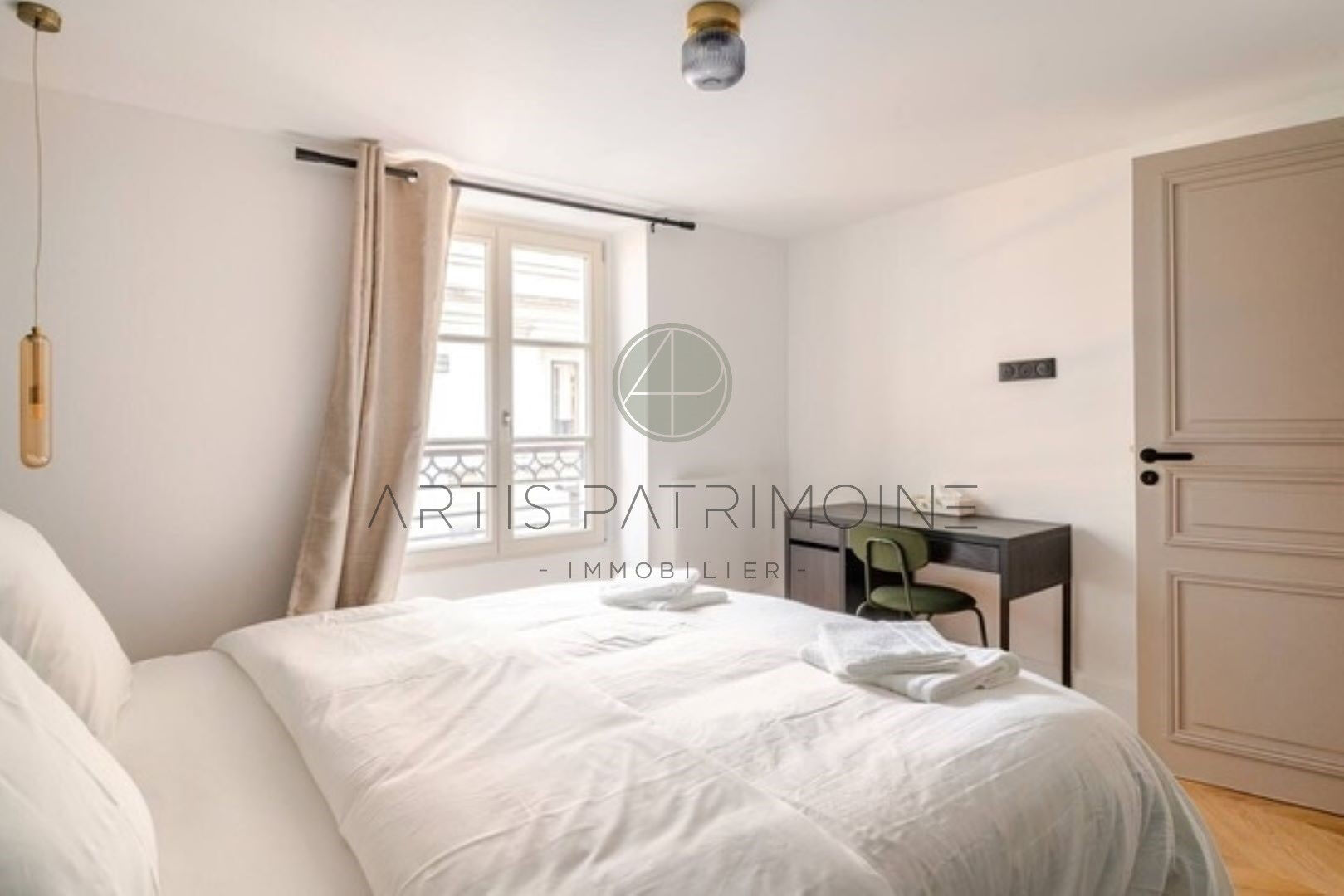 Photo PARIS VII - SAINT-THOMAS-D'AQUIN - APPARTEMENT DE 65M² ENTIÈREMENT REFAIT À NEUF image 5/6
