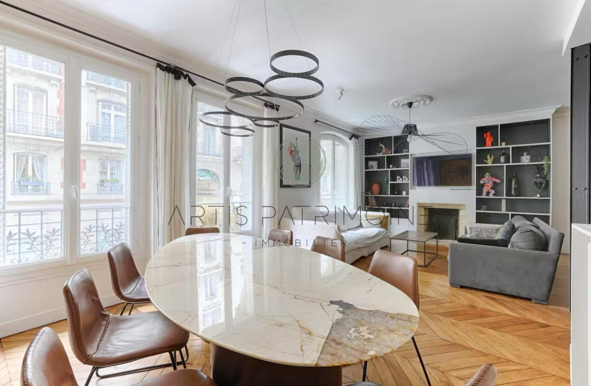 PARIS XVII - BATIGNOLLES/ CARDINET - APPARTEMENT DE 105 M² ENTIÈREMENT REFAIT À NEUF - 2 CHAMBRES