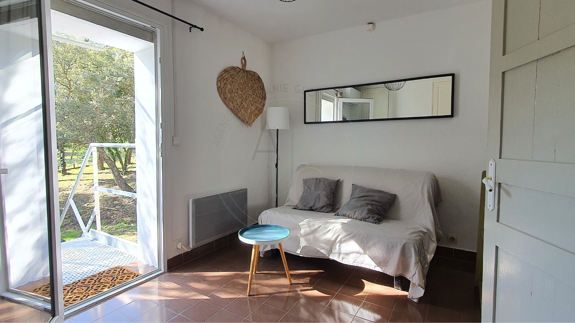 COGOLIN Location à l'année - Appartement de type 2 meublé 